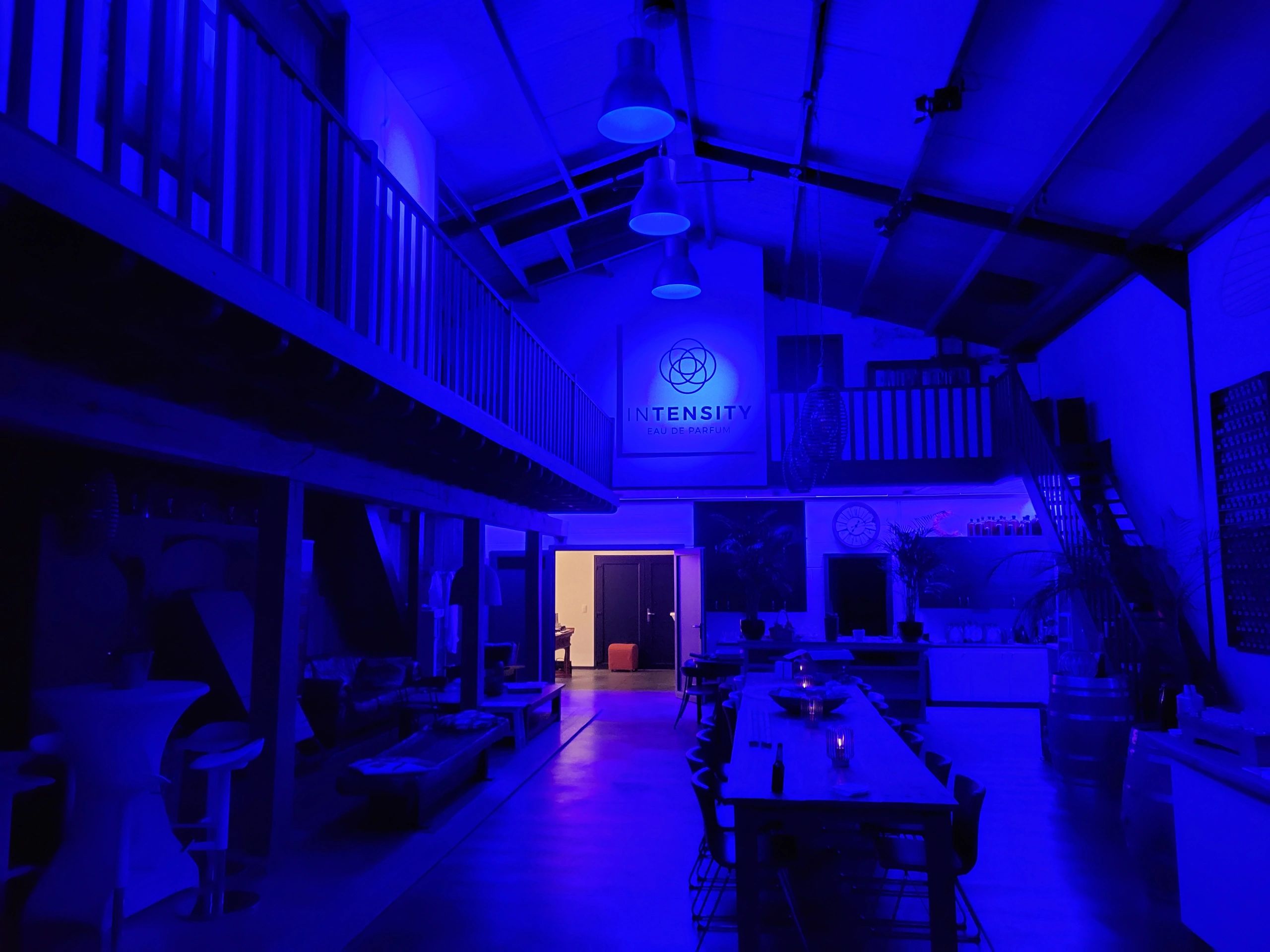 Led Streifen Profil Aufbau hohes Modell - komplett inklusiv Abschlusskappe 2 Meter 15 mm