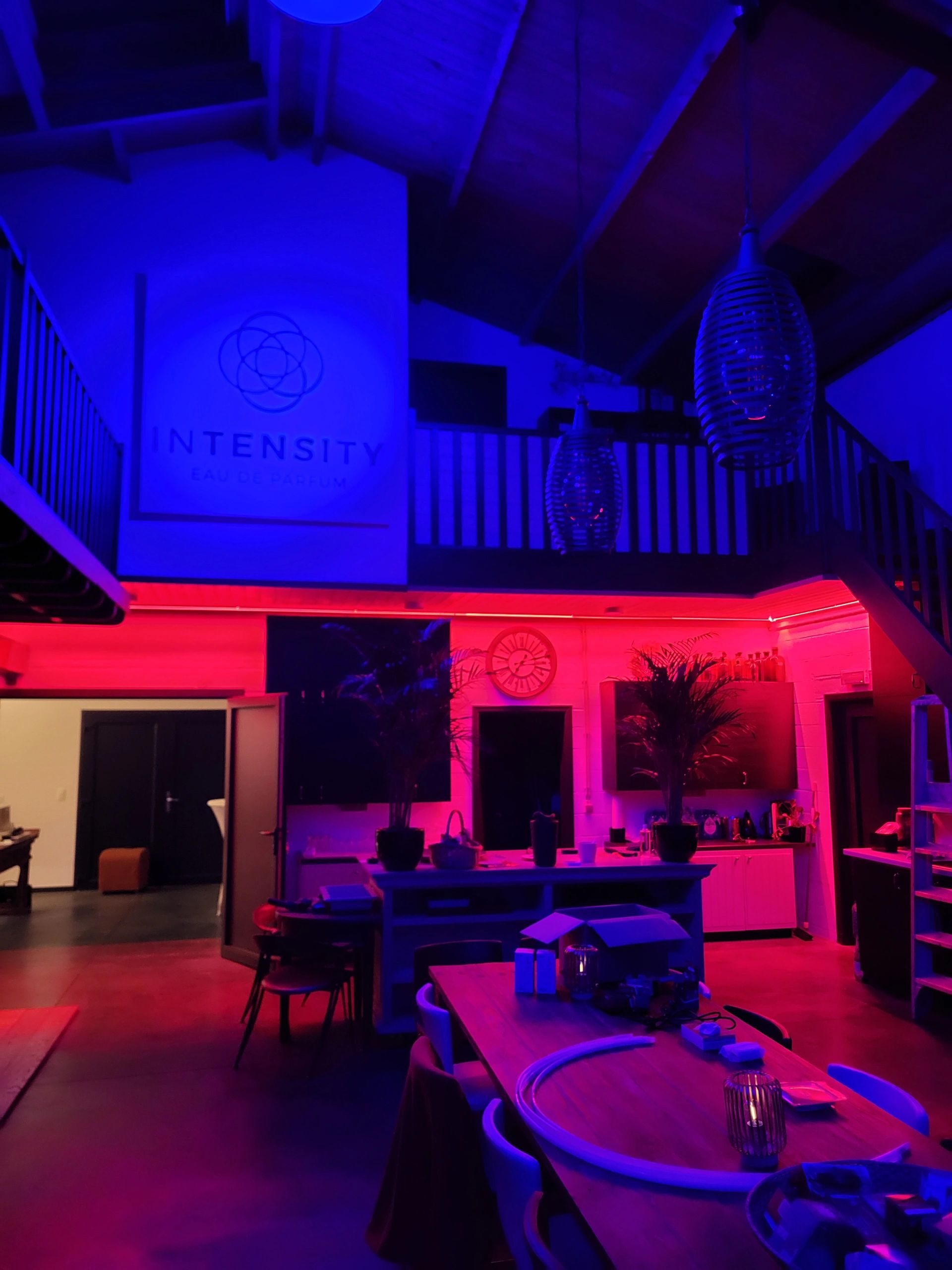 Led Streifen Profil Aufbau hohes Modell - komplett inklusiv Abschlusskappe 2 Meter 15 mm