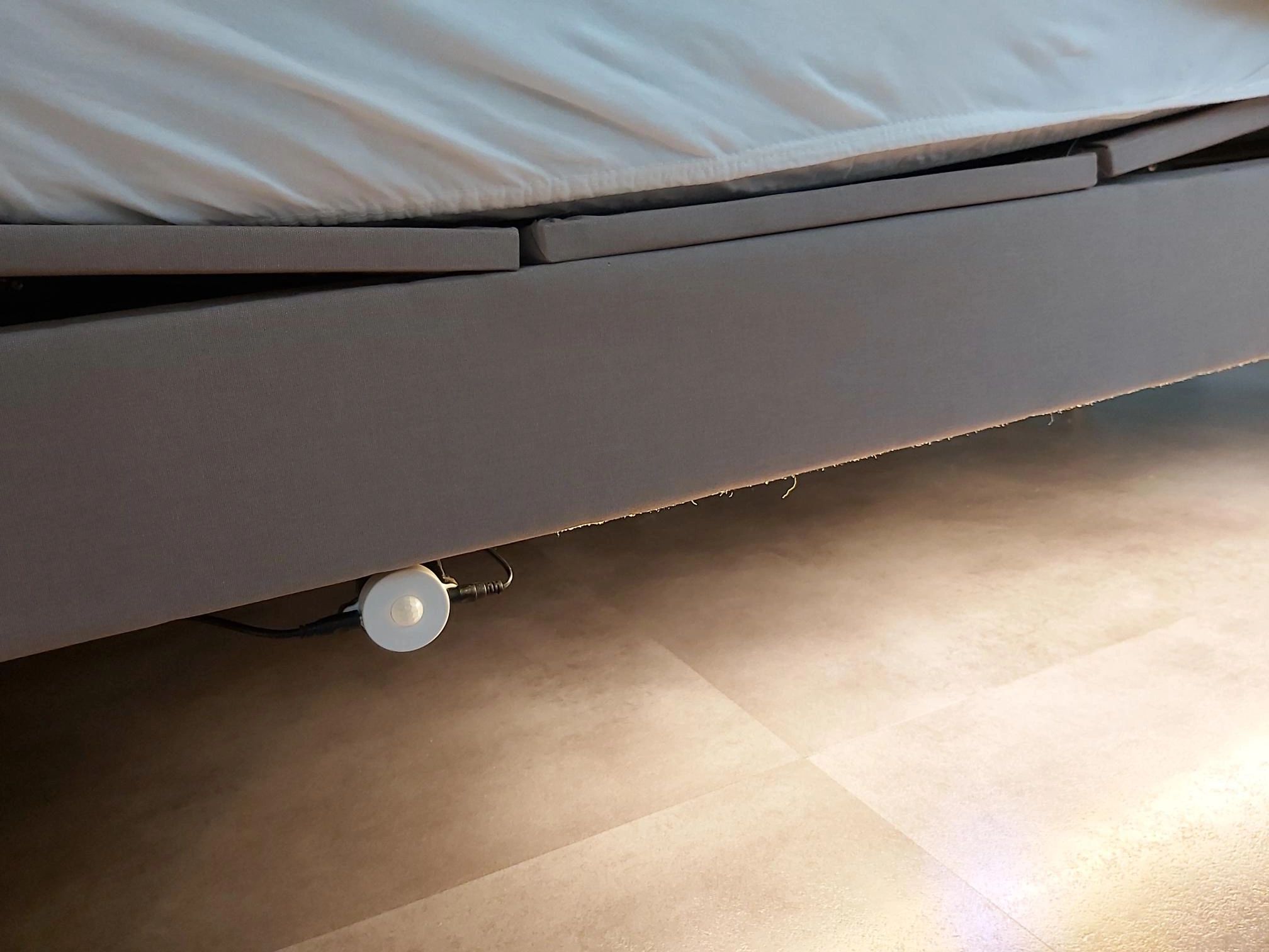 Bettbeleuchtung 2 Seiten komplettes Set 1 Meter LED Streifen Warmweiß mit Bewegungssensor