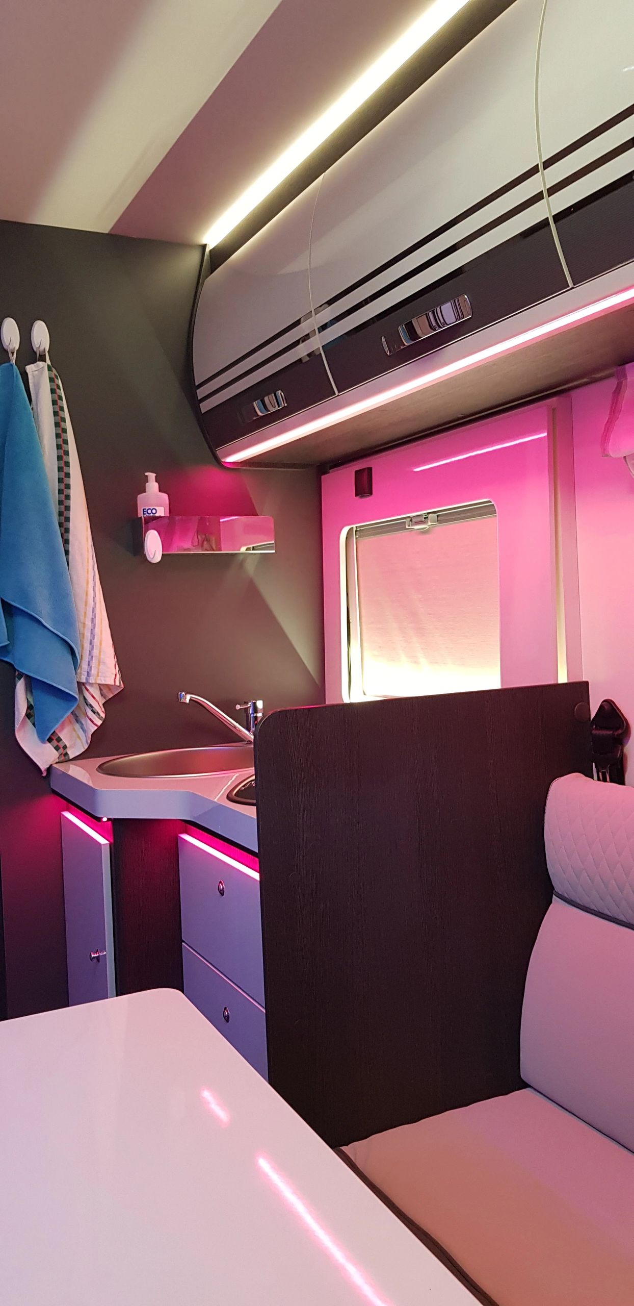 LED Streifen Controller mit eingebautem WLAN Modul - Geeignet für alle Arten von LED Streifen