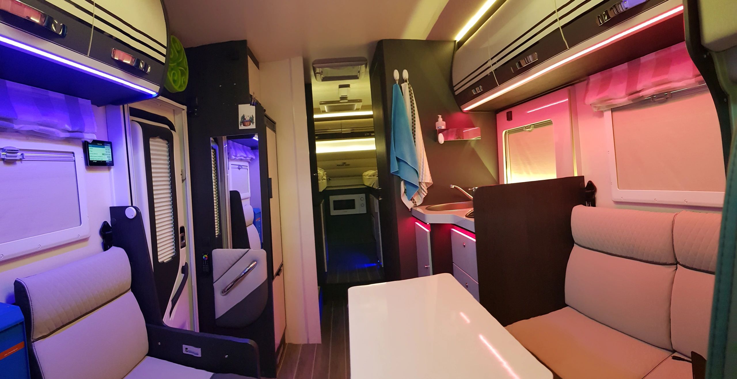 LED Streifen Controller mit eingebautem WLAN Modul - Geeignet für alle Arten von LED Streifen