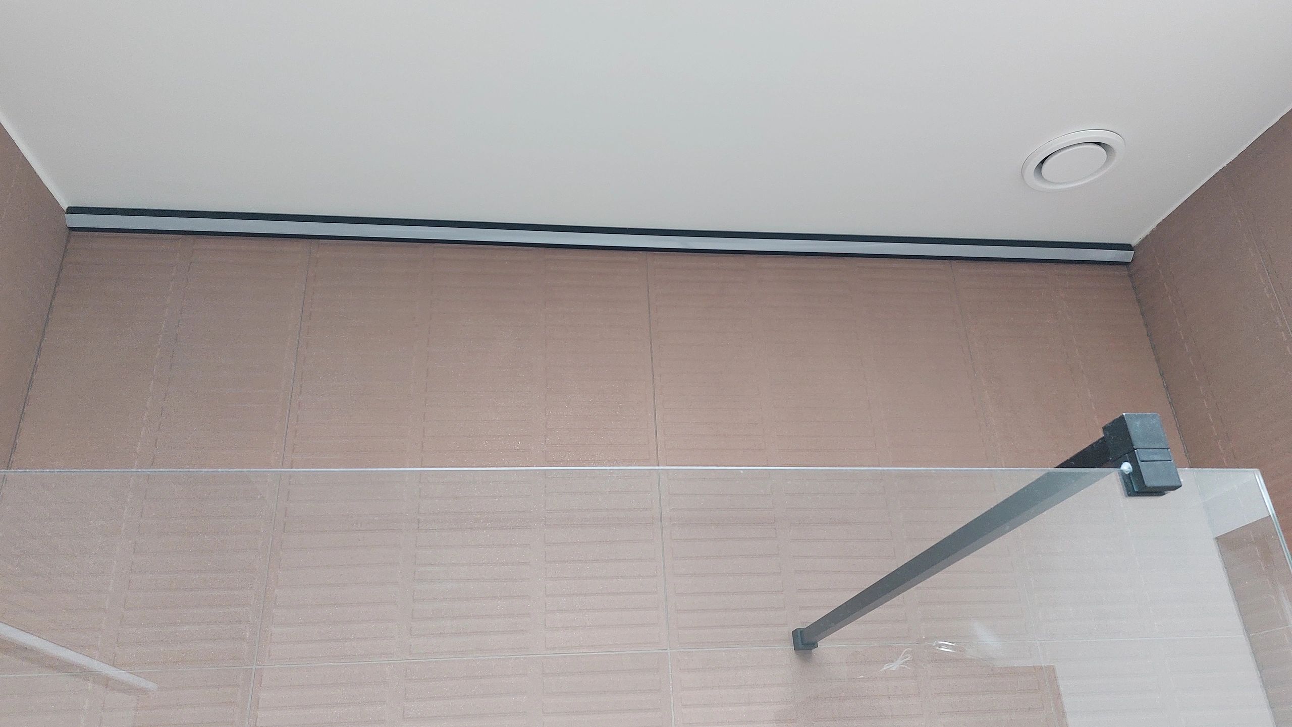 Aluminium Led Streifen Eckprofil schwarz 2M breit - Komplett mit Abdeckkappe