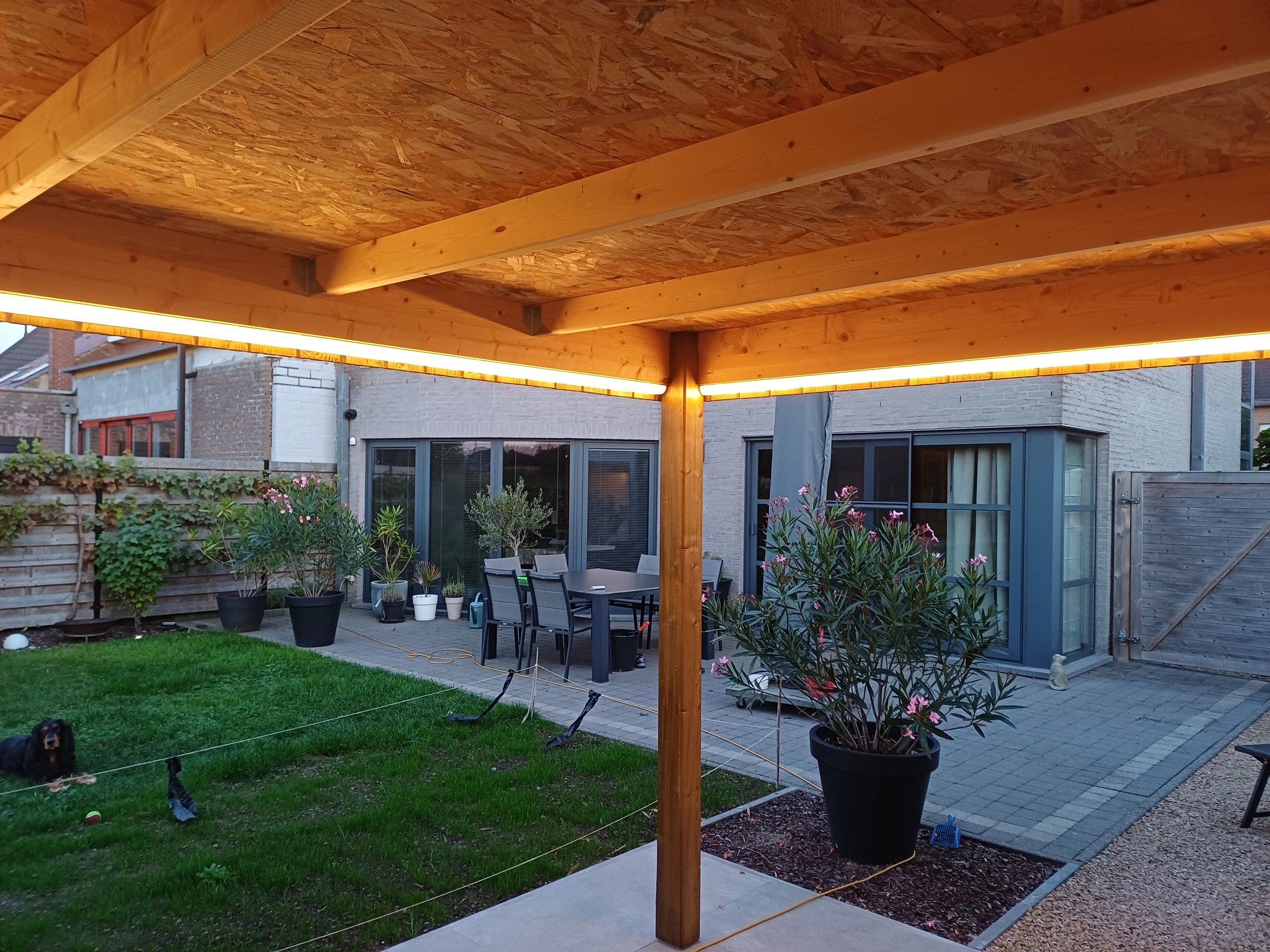 LED Streifen Eckprofilbreit rundes Modell komplett inklusiv Abschlusskappe 1,5M