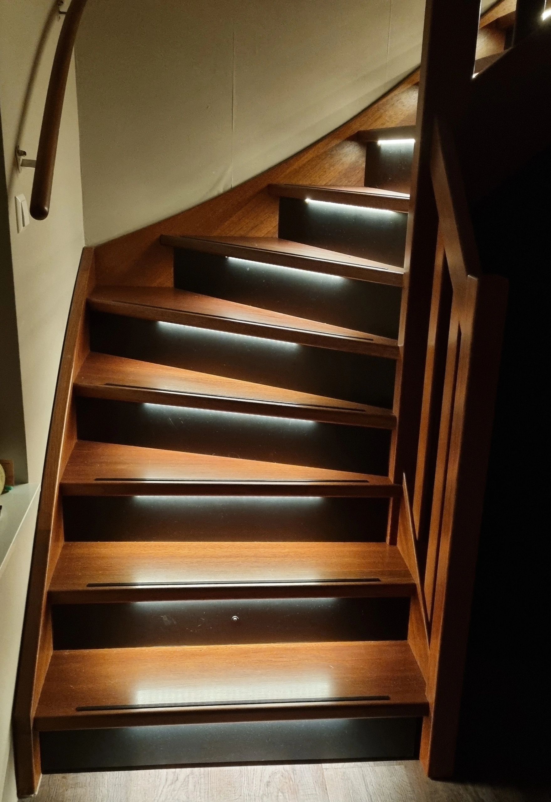 Treppenbeleuchtung COB LED Streifen warmweiß komplettes Set 130 cm