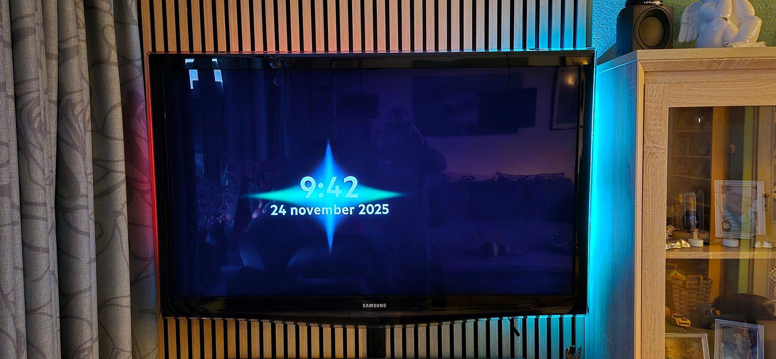 TV LED Streifen Set mit 3 RGB Streifen für TV’s > 60 inch