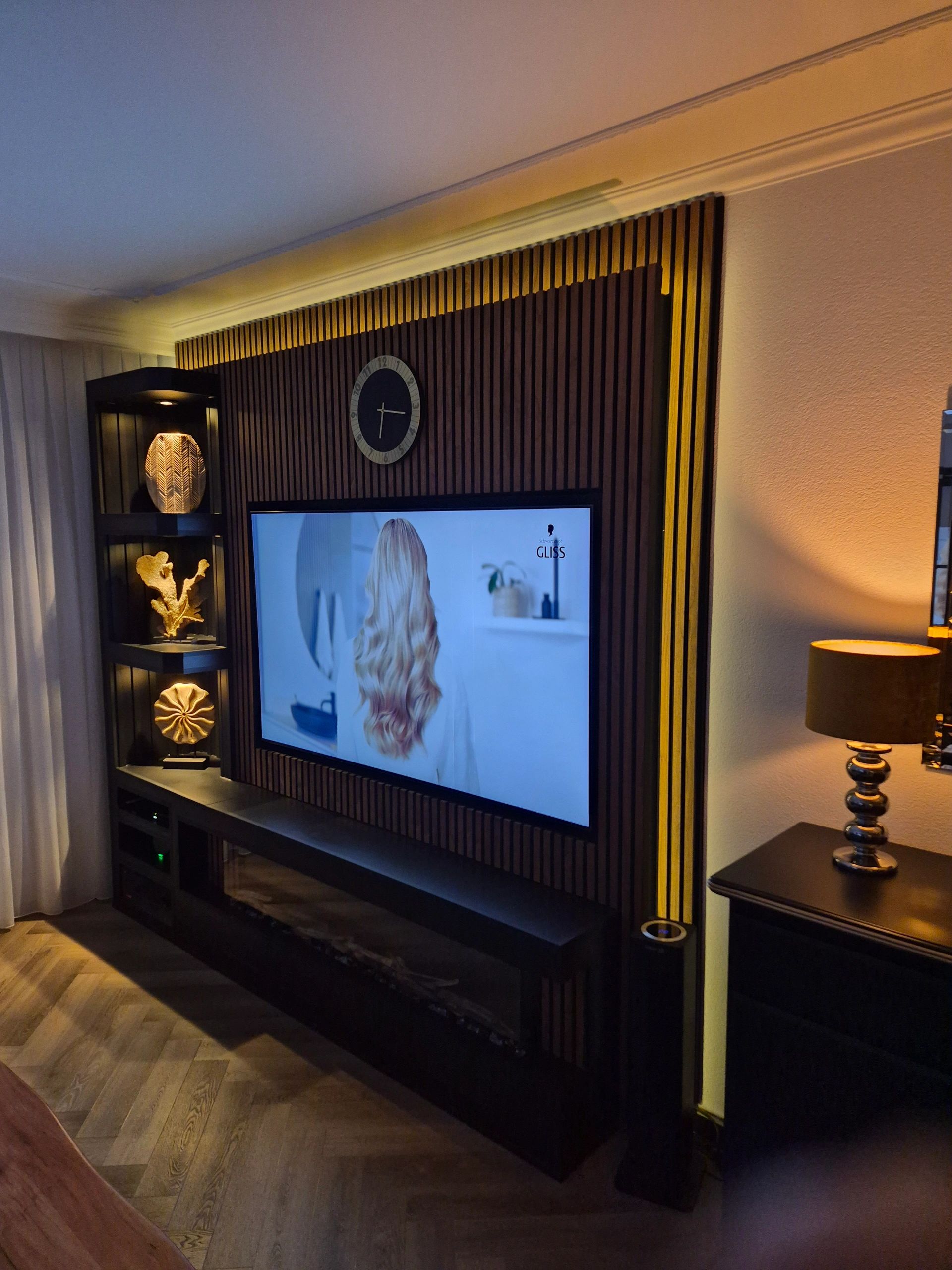 LED Streifen Aufbauprofil hohes Modell - komplett inklusiv Abschlusskappe 1 Meter 15 mm