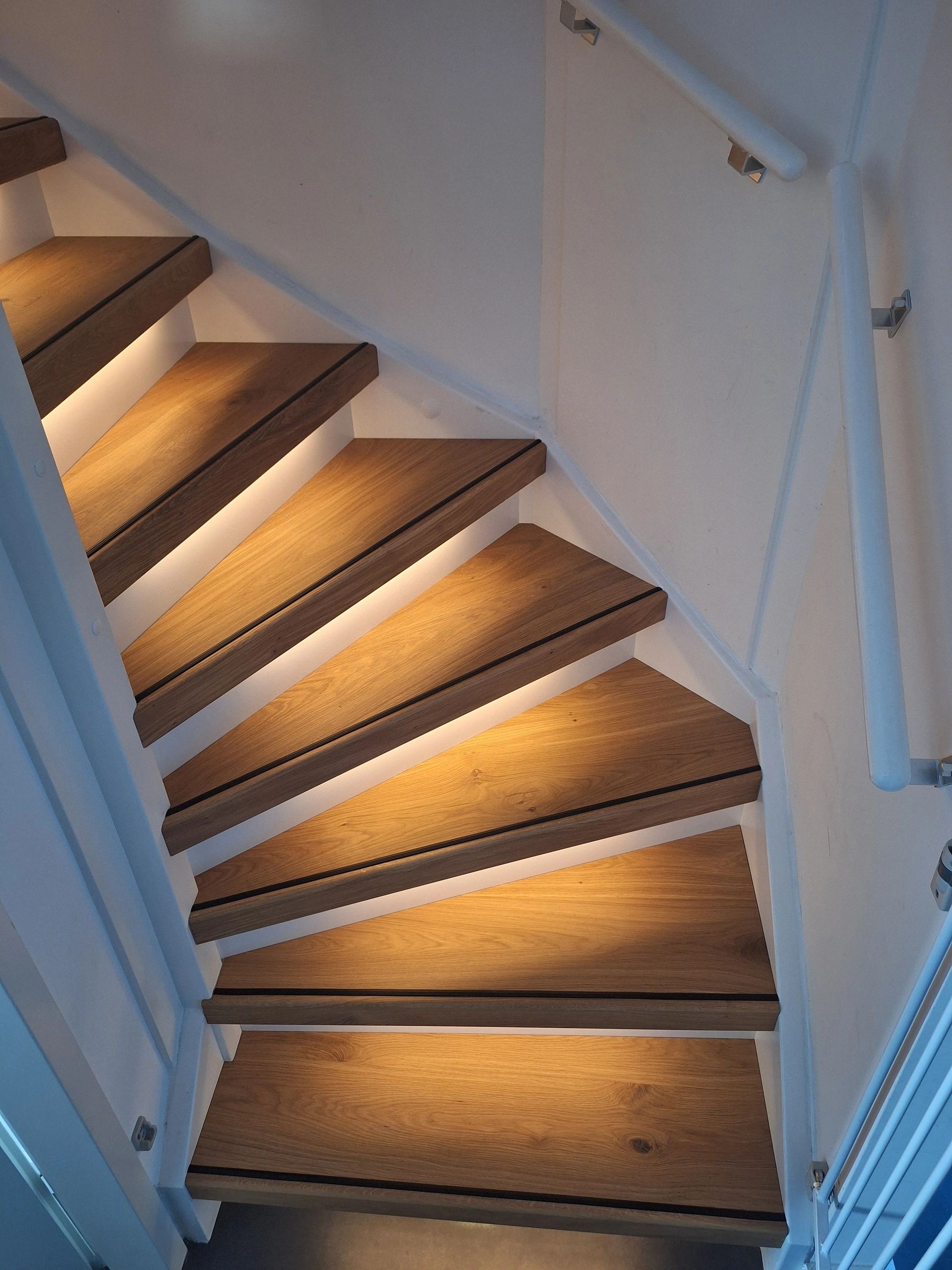 Treppenbeleuchtung LED Streifen Warmweiß komplettes Set 50 CM