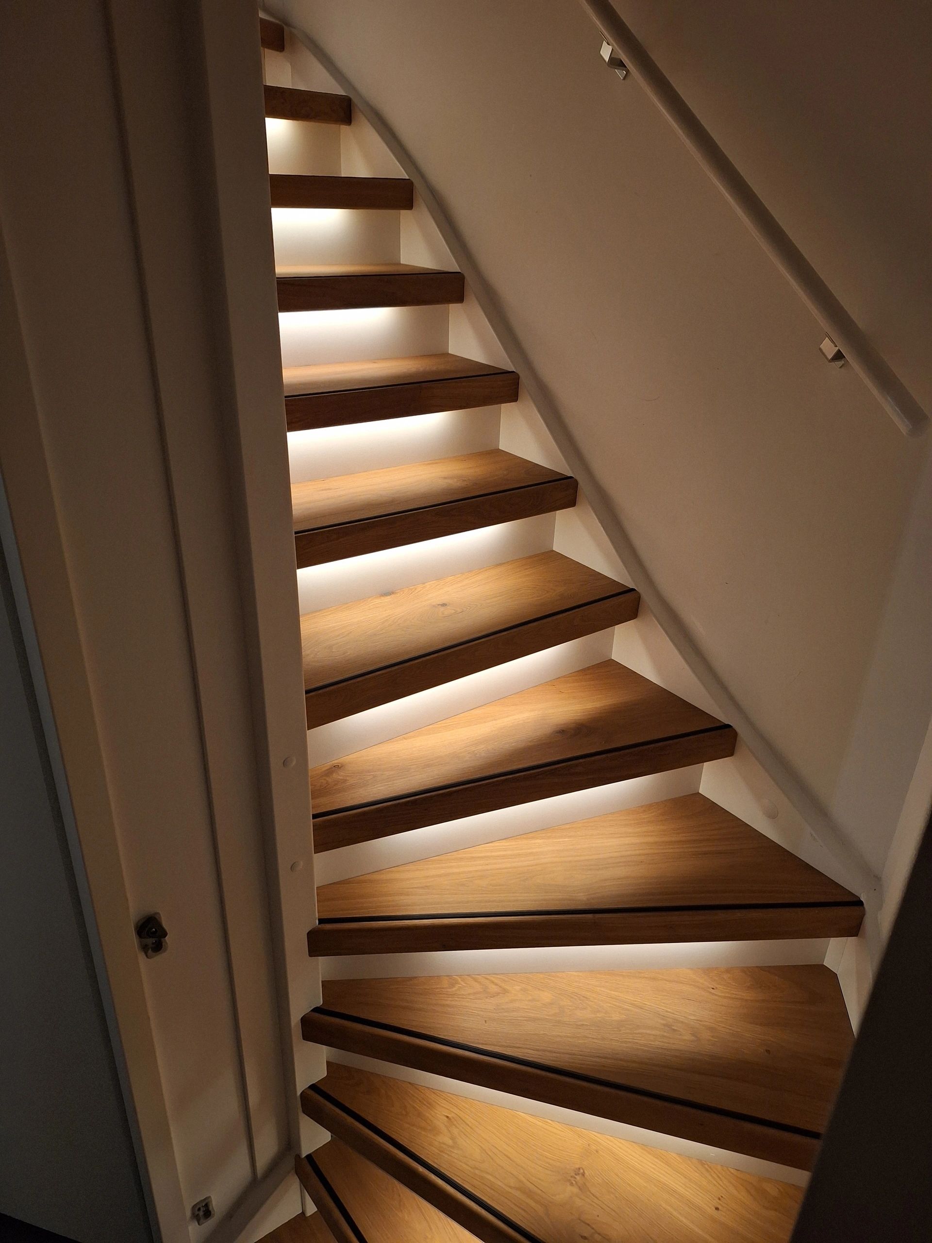 Treppenbeleuchtung LED Streifen Warmweiß komplettes Set 50 CM