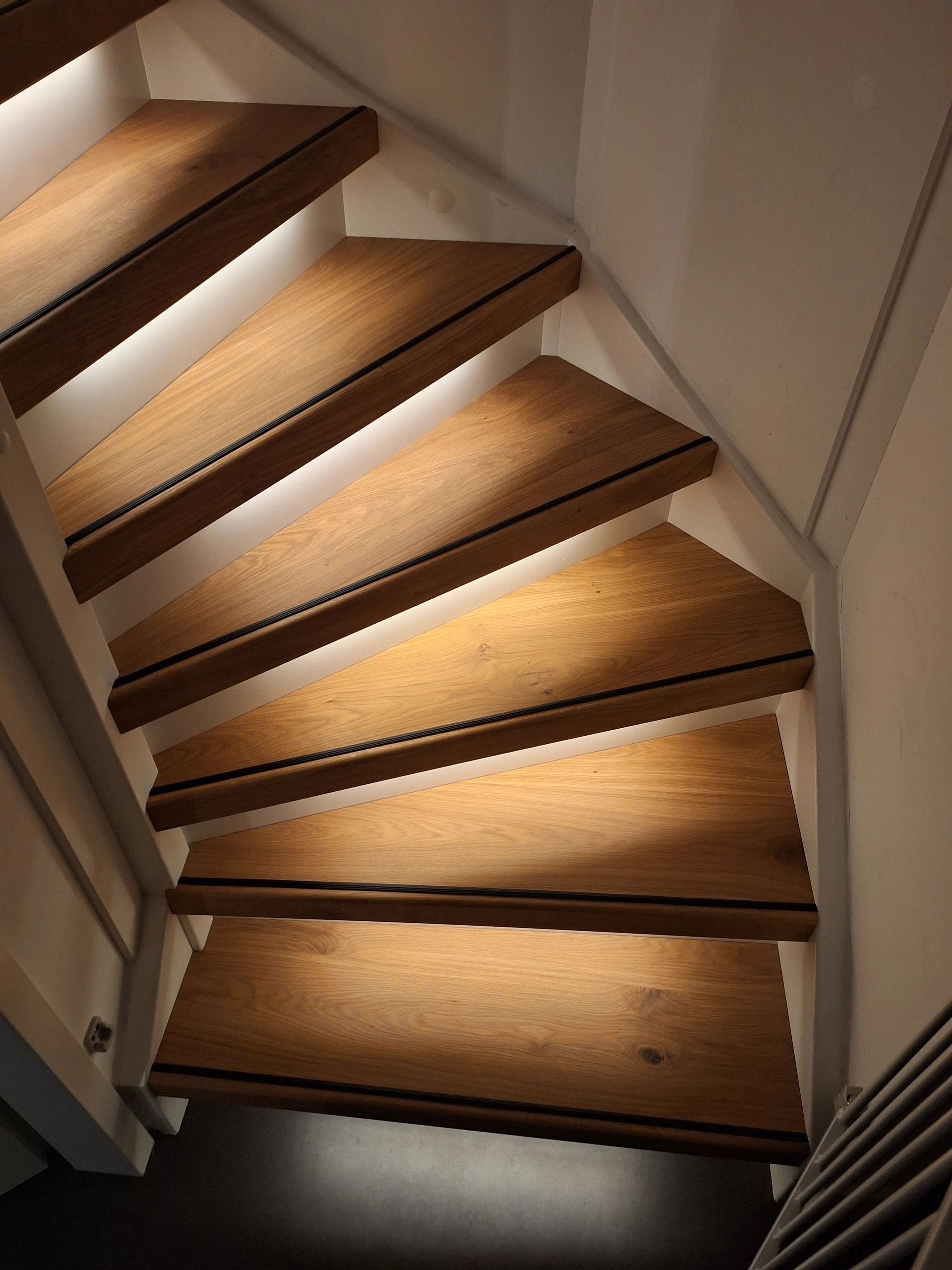 Treppenbeleuchtung LED Streifen Warmweiß komplettes Set 50 CM