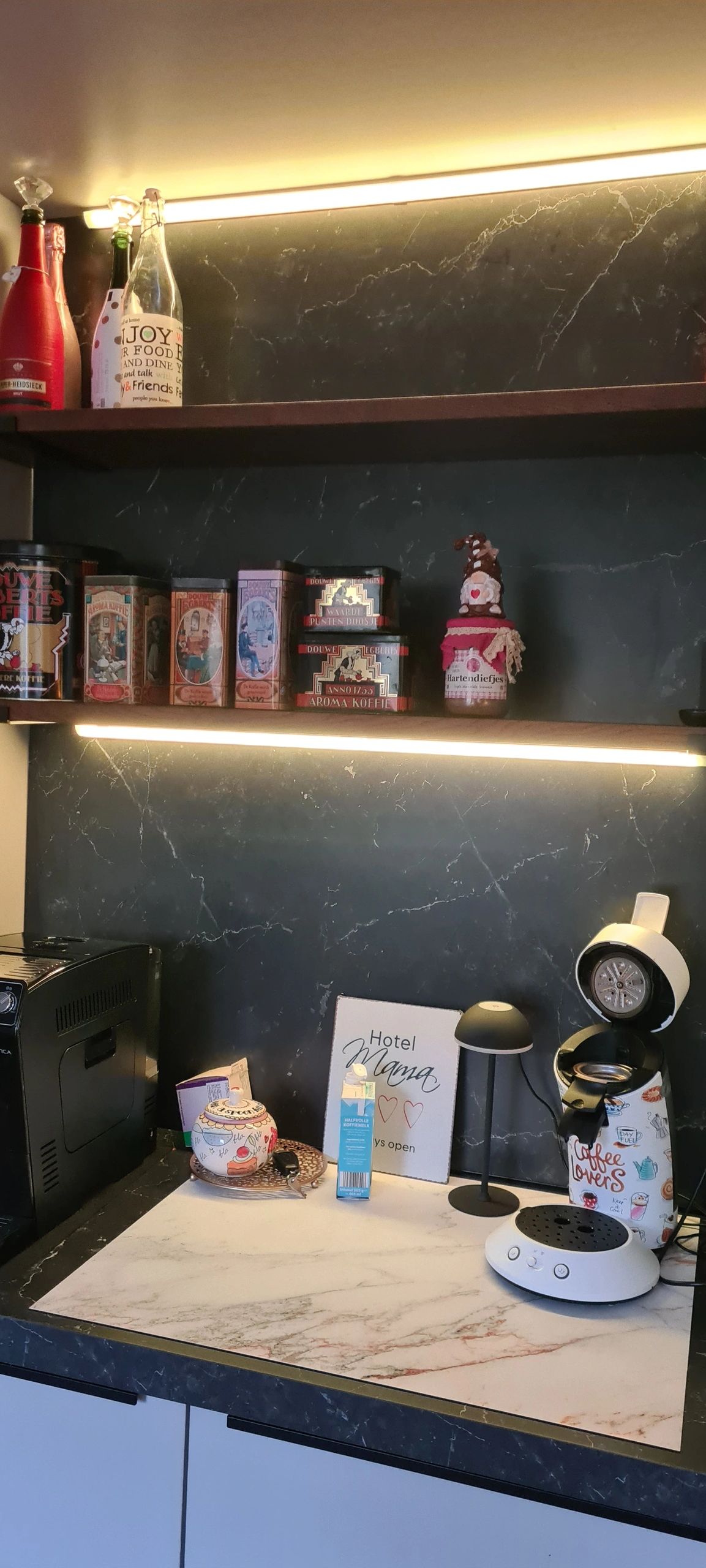 Led Streifen Profil Ecke in schwarz - Slim line - komplett inklusiv Abschlusskappe 1 Meter