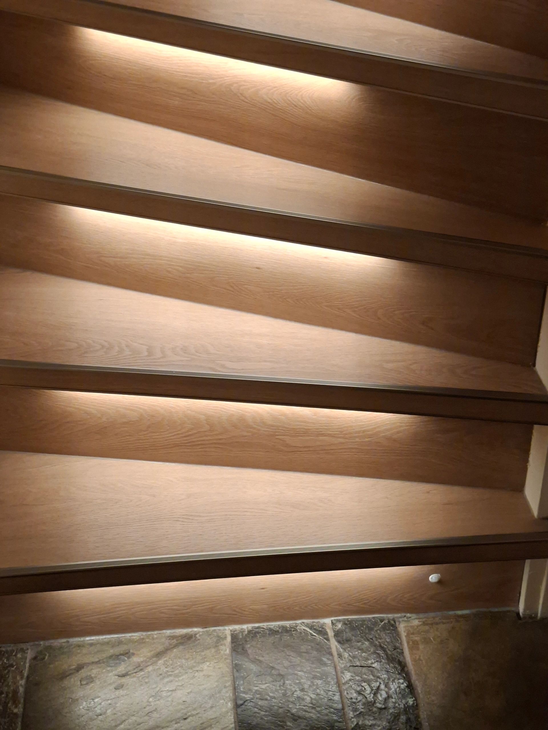 Dynamisches Treppenbeleuchtungsset Premium 50 cm mit Profil