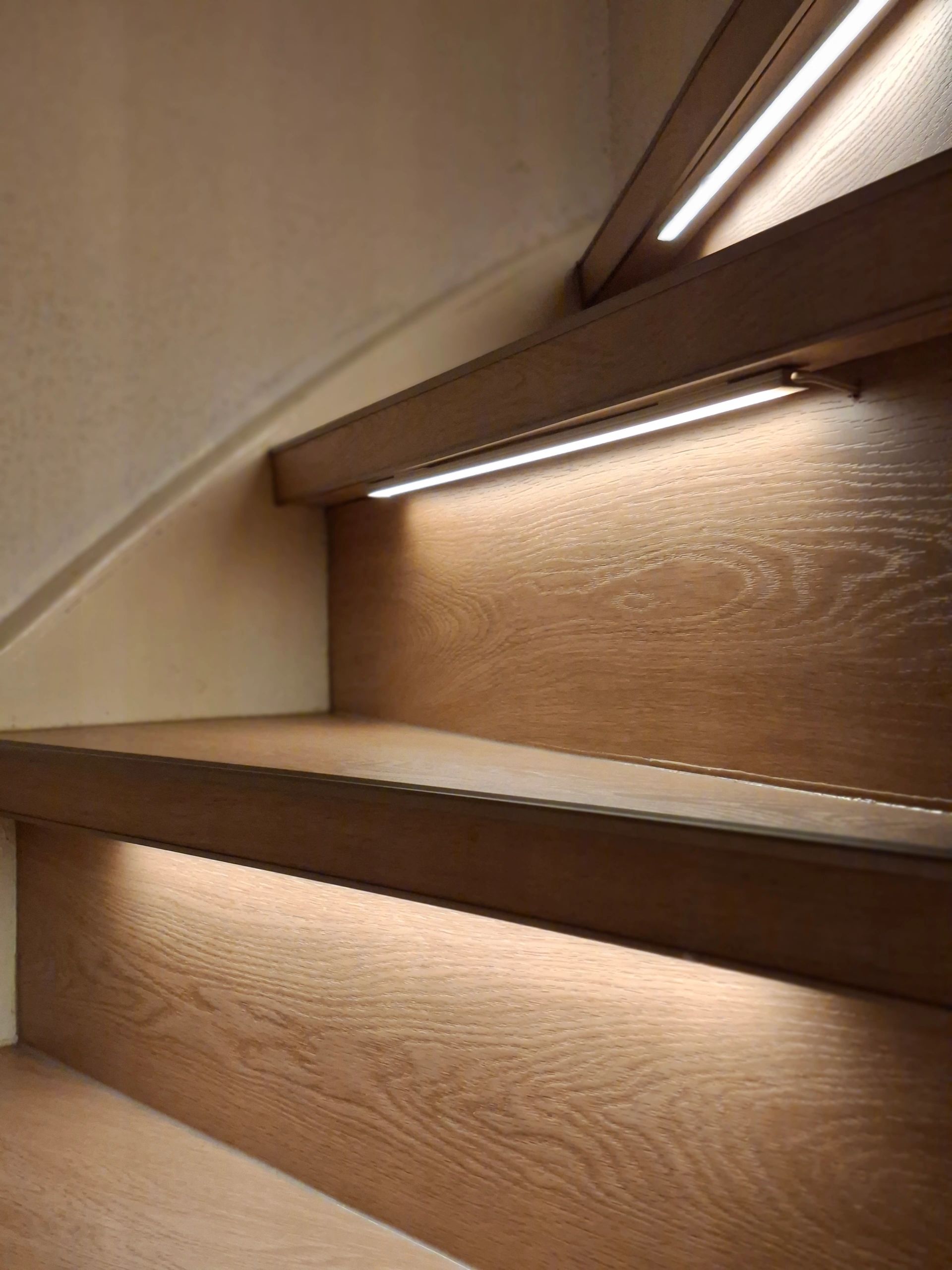 Dynamisches Treppenbeleuchtungsset Premium 50 cm mit Profil