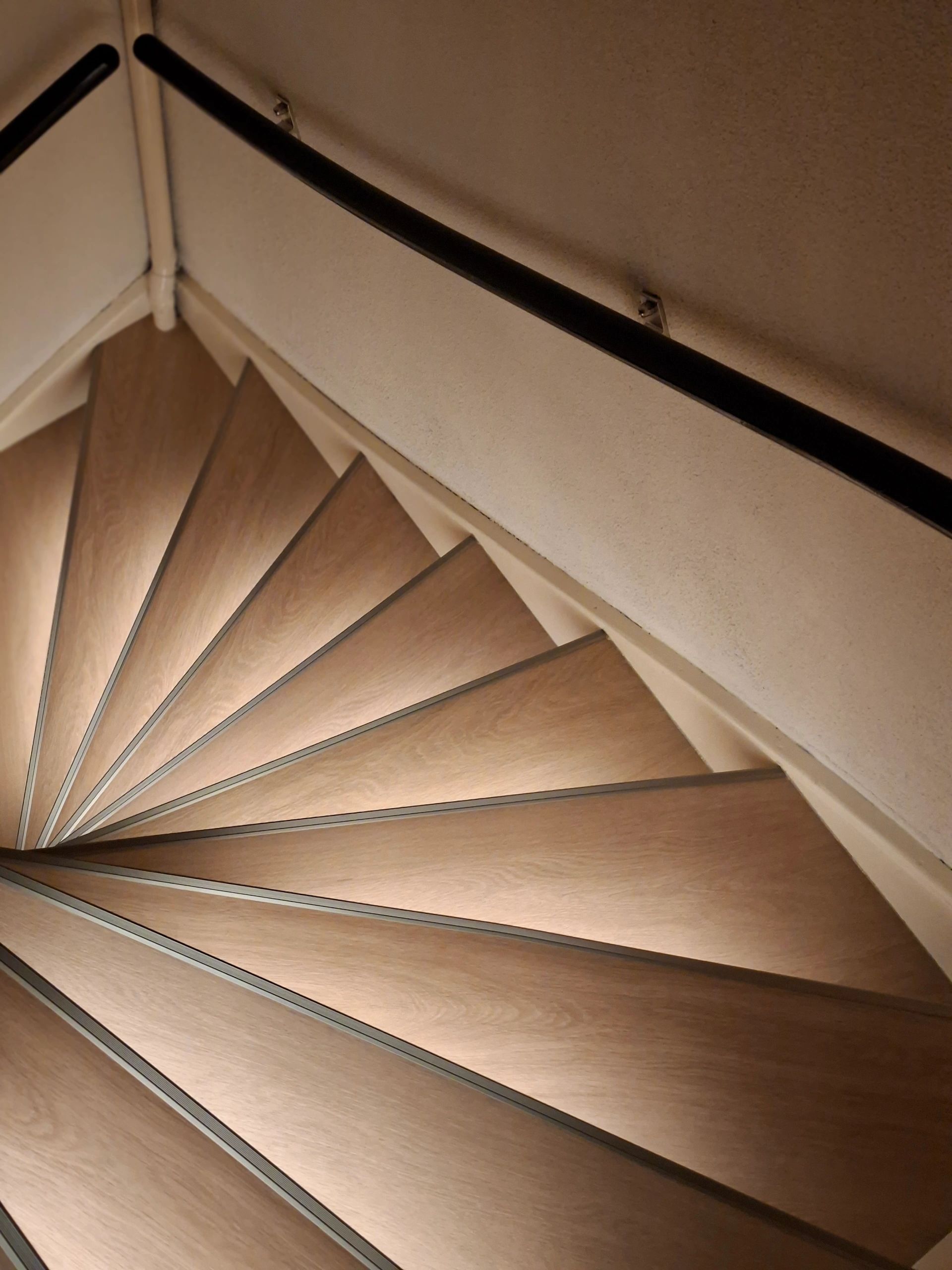 Dynamisches Treppenbeleuchtungsset Premium 50 cm mit Profil