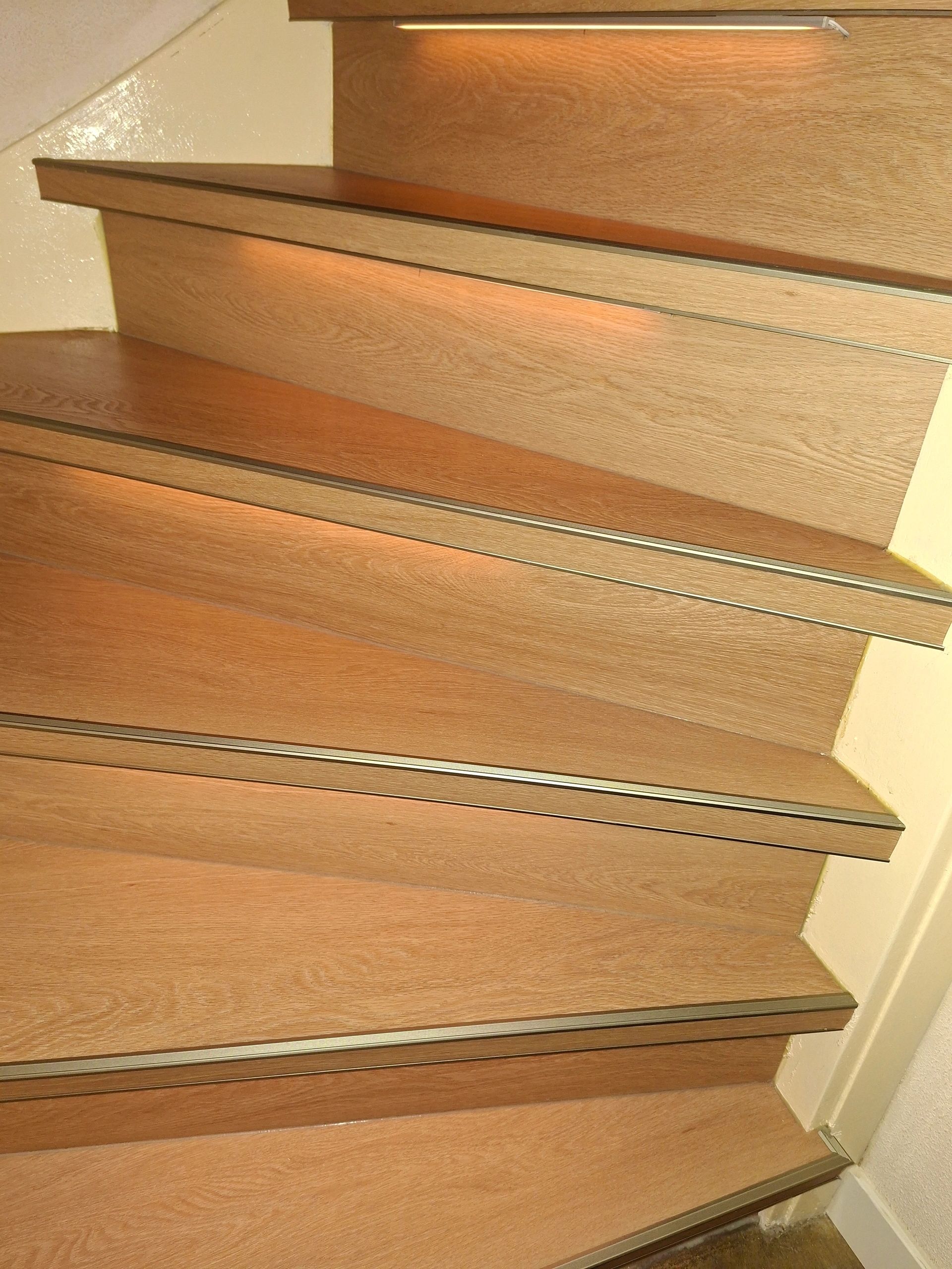 Dynamisches Treppenbeleuchtungsset Premium 50 cm mit Profil