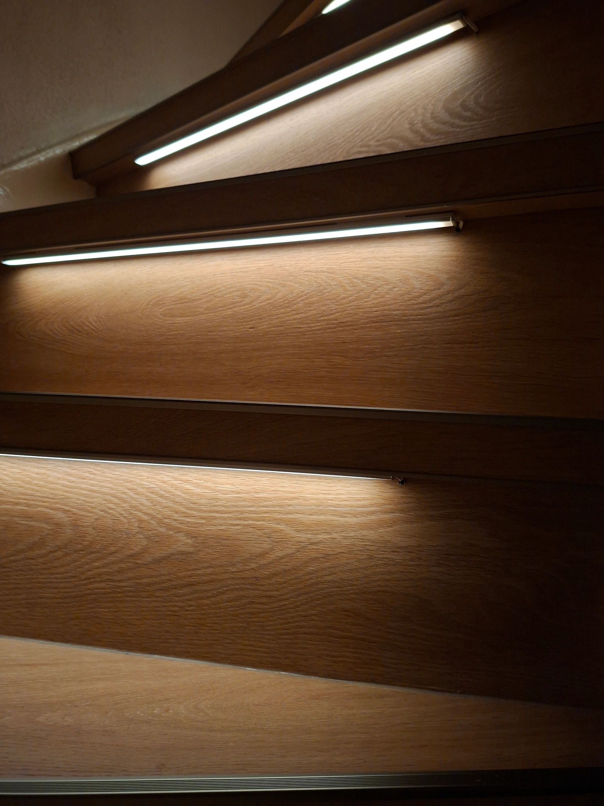 Dynamisches Treppenbeleuchtungsset Premium 50 cm mit Profil