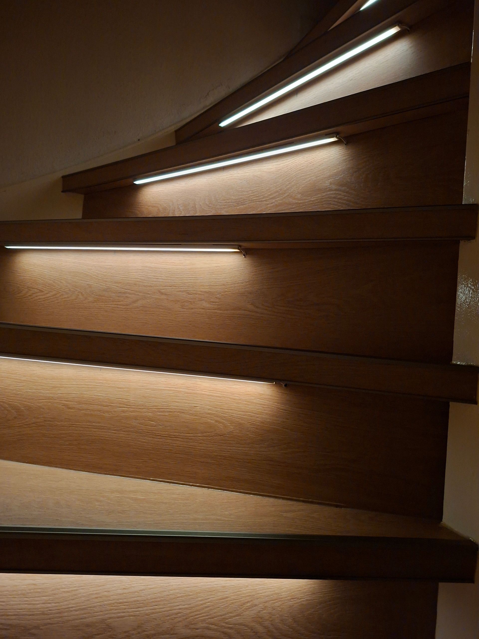 Dynamisches Treppenbeleuchtungsset Premium 50 cm mit Profil