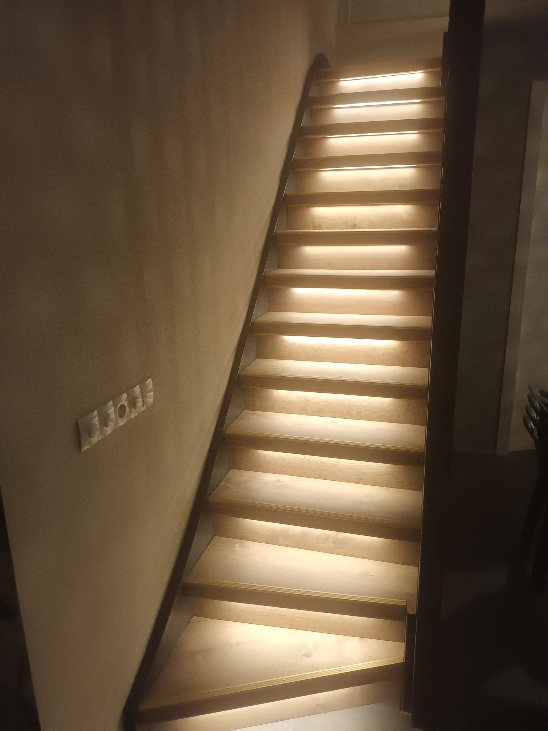 Treppenbeleuchtung COB LED Streifen warmweiß 50 CM - Komplettset mit Profil