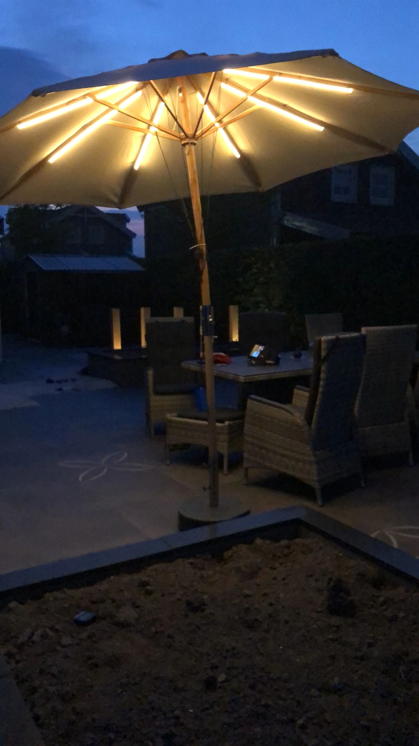 Sonnenschirmbeleuchtung LED Streifen Set Warmweiß - 8 LED Streifen mit Batterie