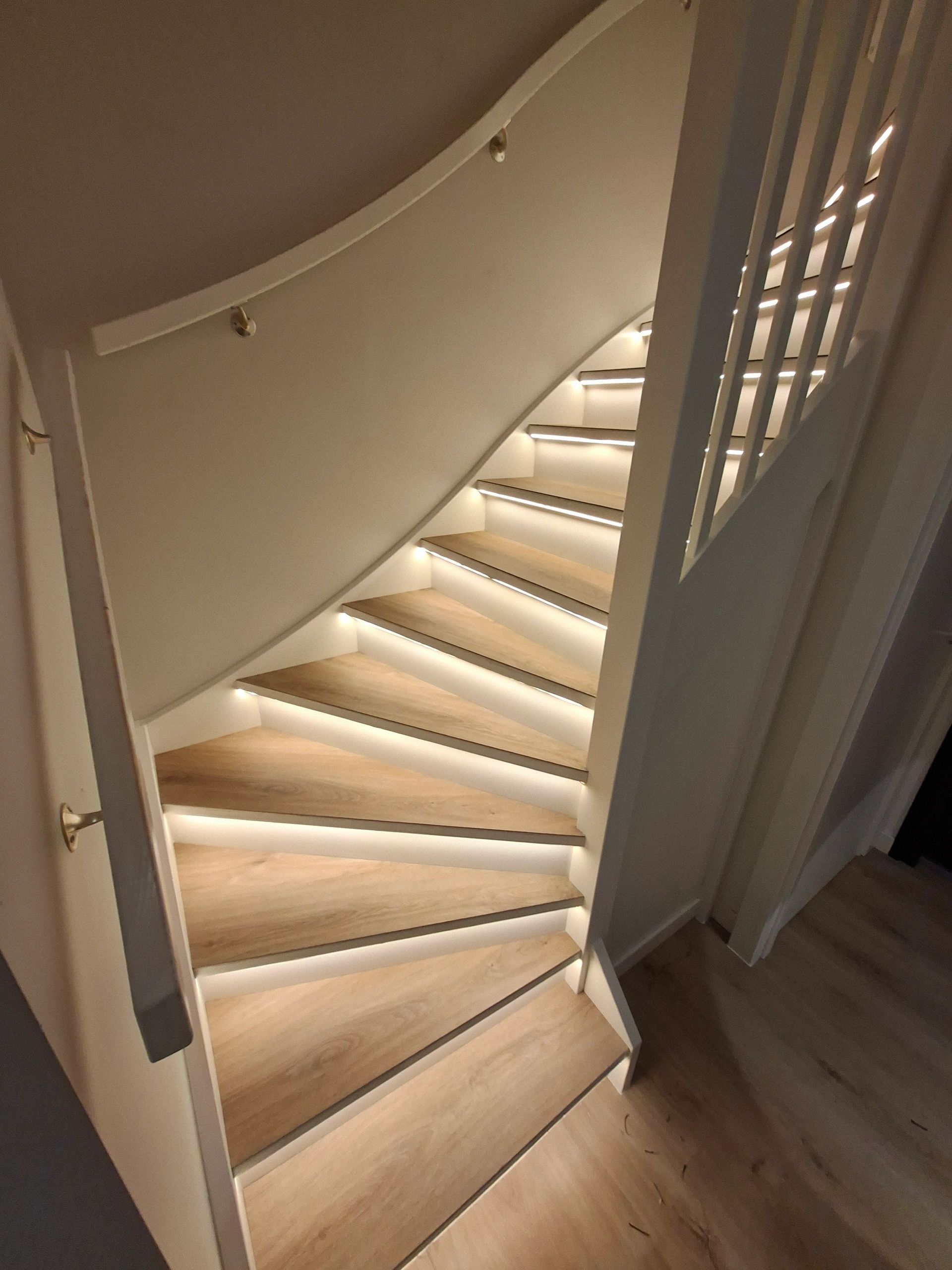 Treppenbeleuchtung LED Streifen Warmweiß komplettes Set 50 CM