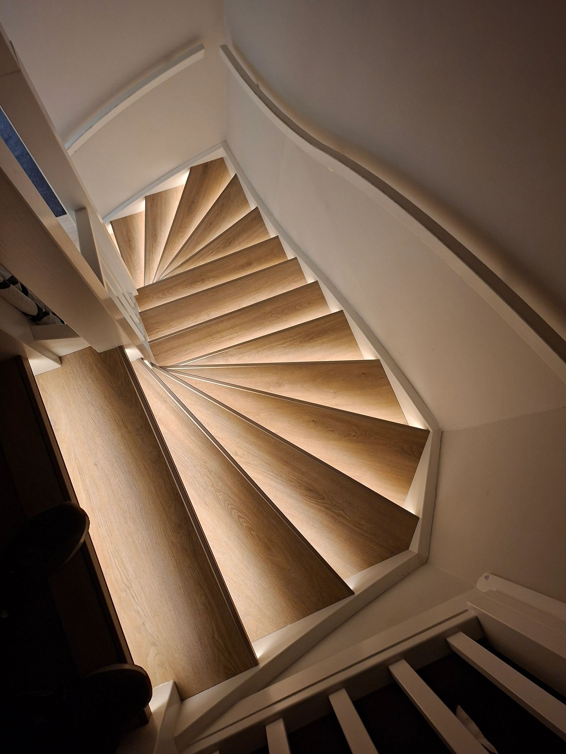 Treppenbeleuchtung LED Streifen Warmweiß komplettes Set 50 CM