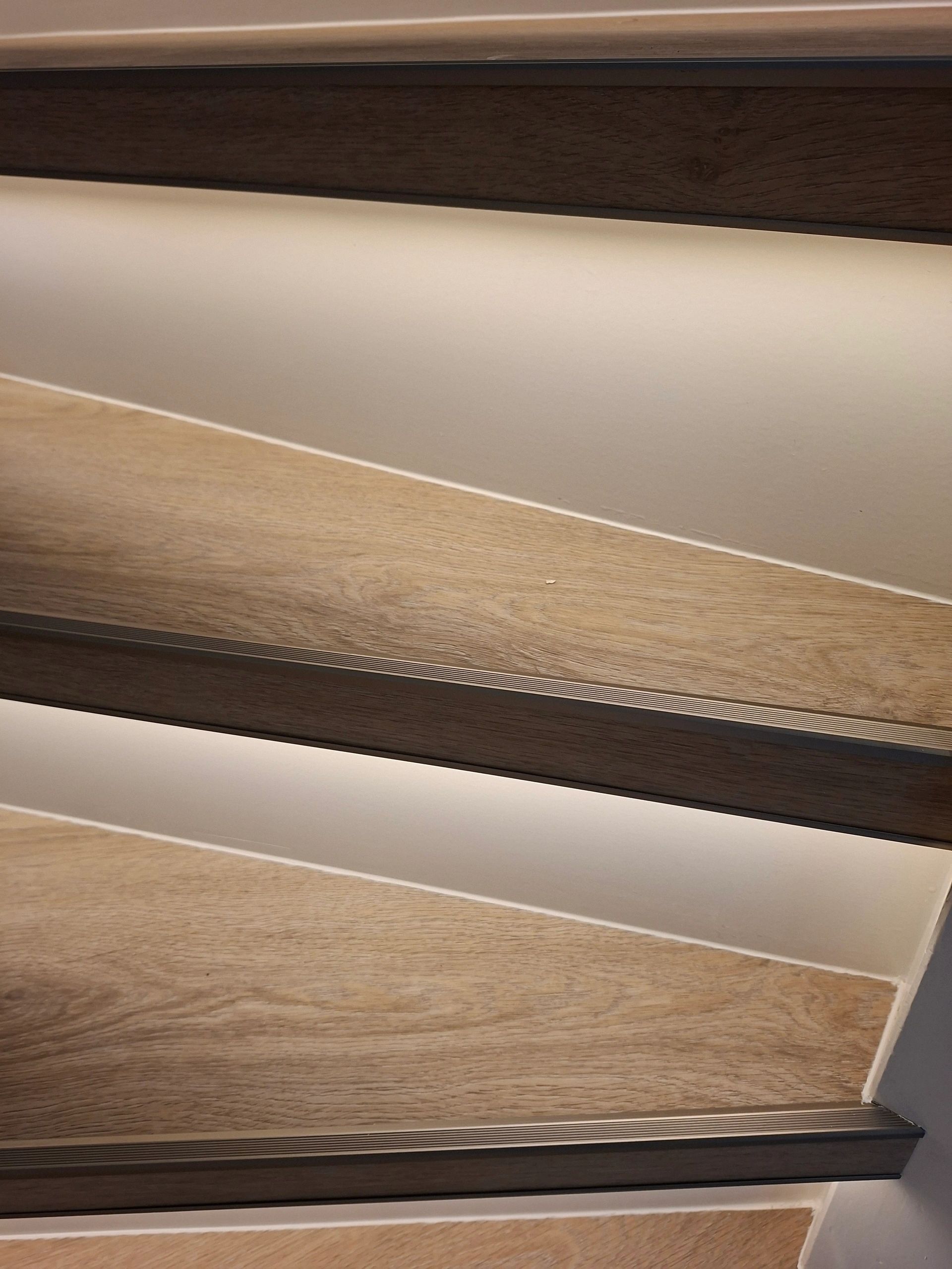 Treppenbeleuchtung LED Streifen Warmweiß komplettes Set 50 CM