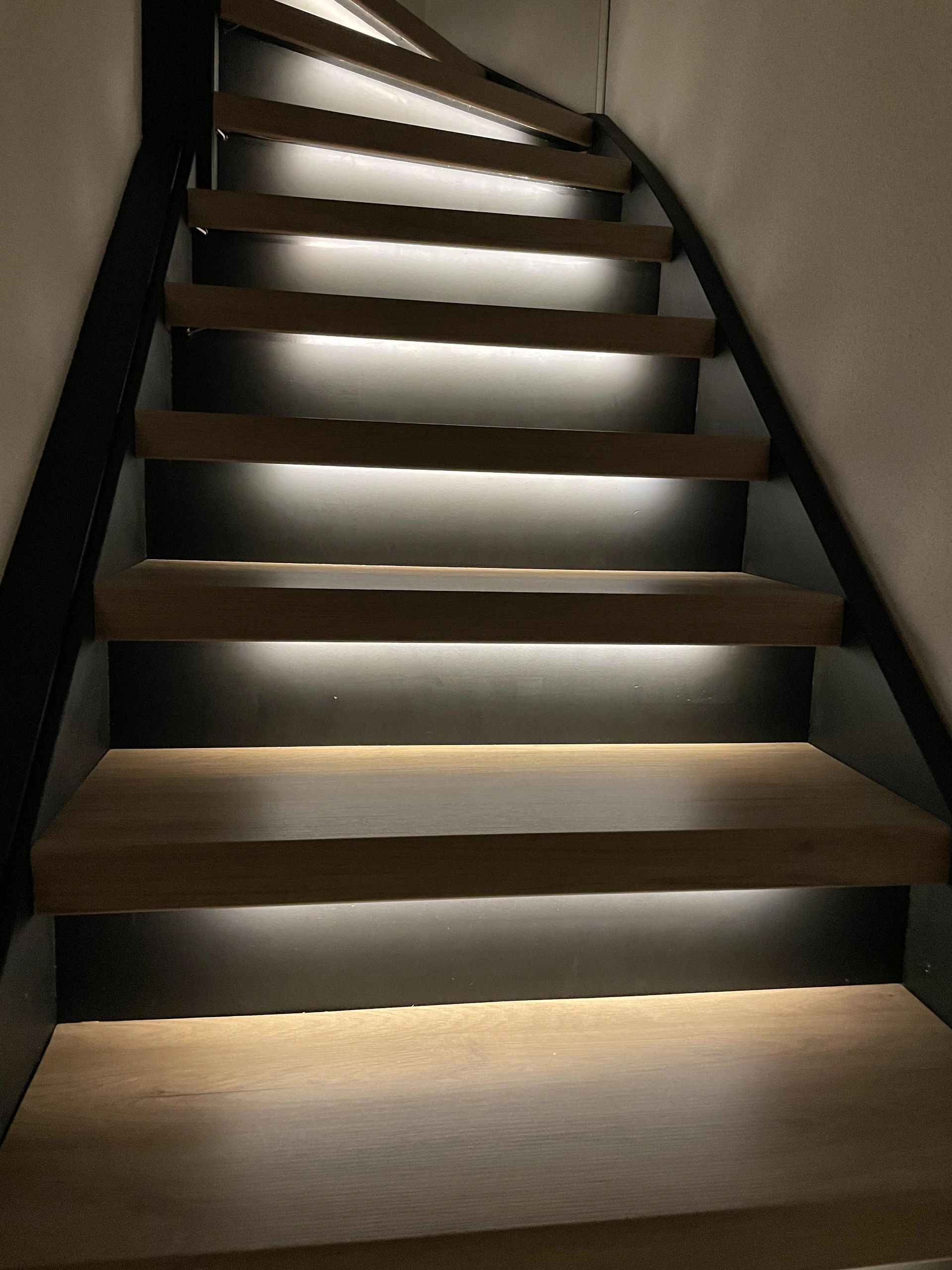 EinzelneTreppenbeleuchtung LED Streifen Warmweiß