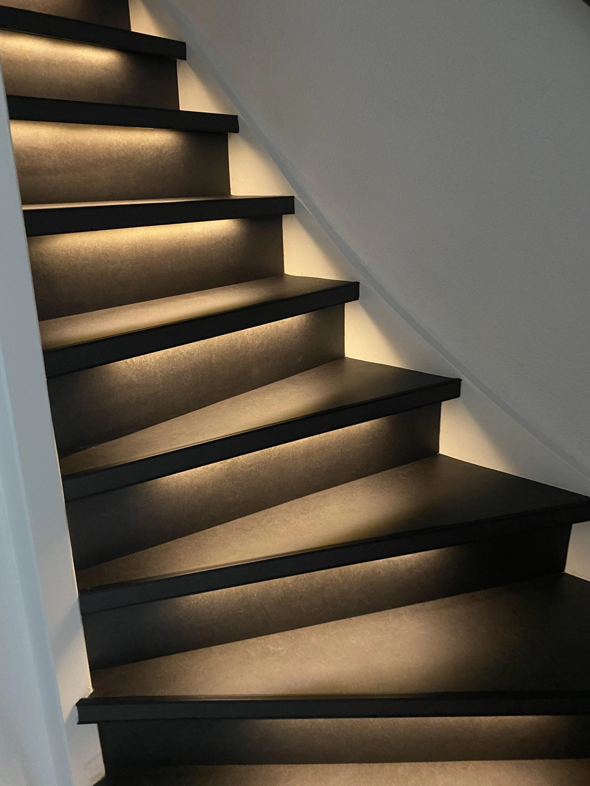 Dynamische Treppenbeleuchtungset 50 cm für max 16 Stufen inklusive Fernbedienung - Warmweißes Licht