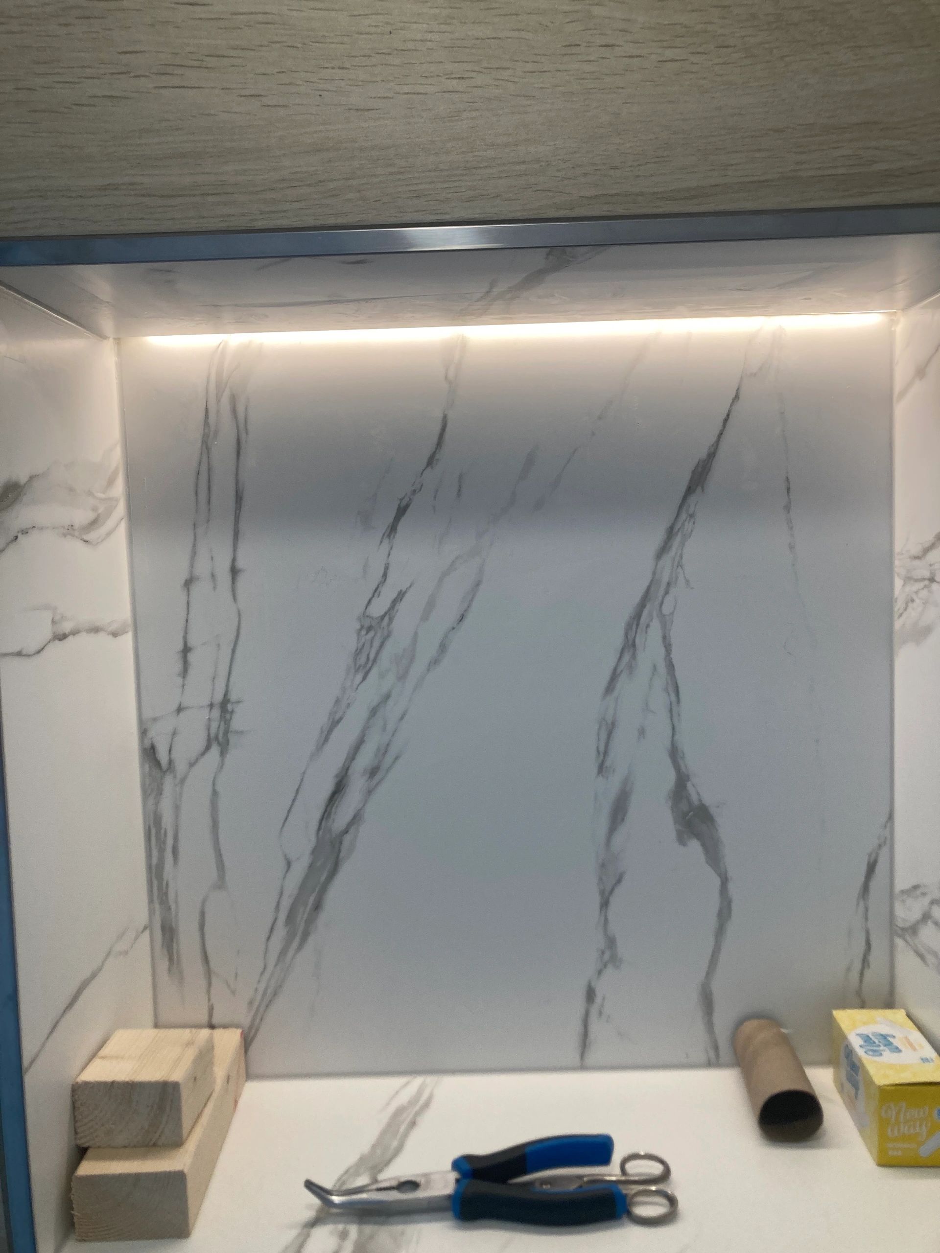 LED Fliesenprofil Stuckleiste Für LED - Stuckstop - 1 Meter - Schmale Variante