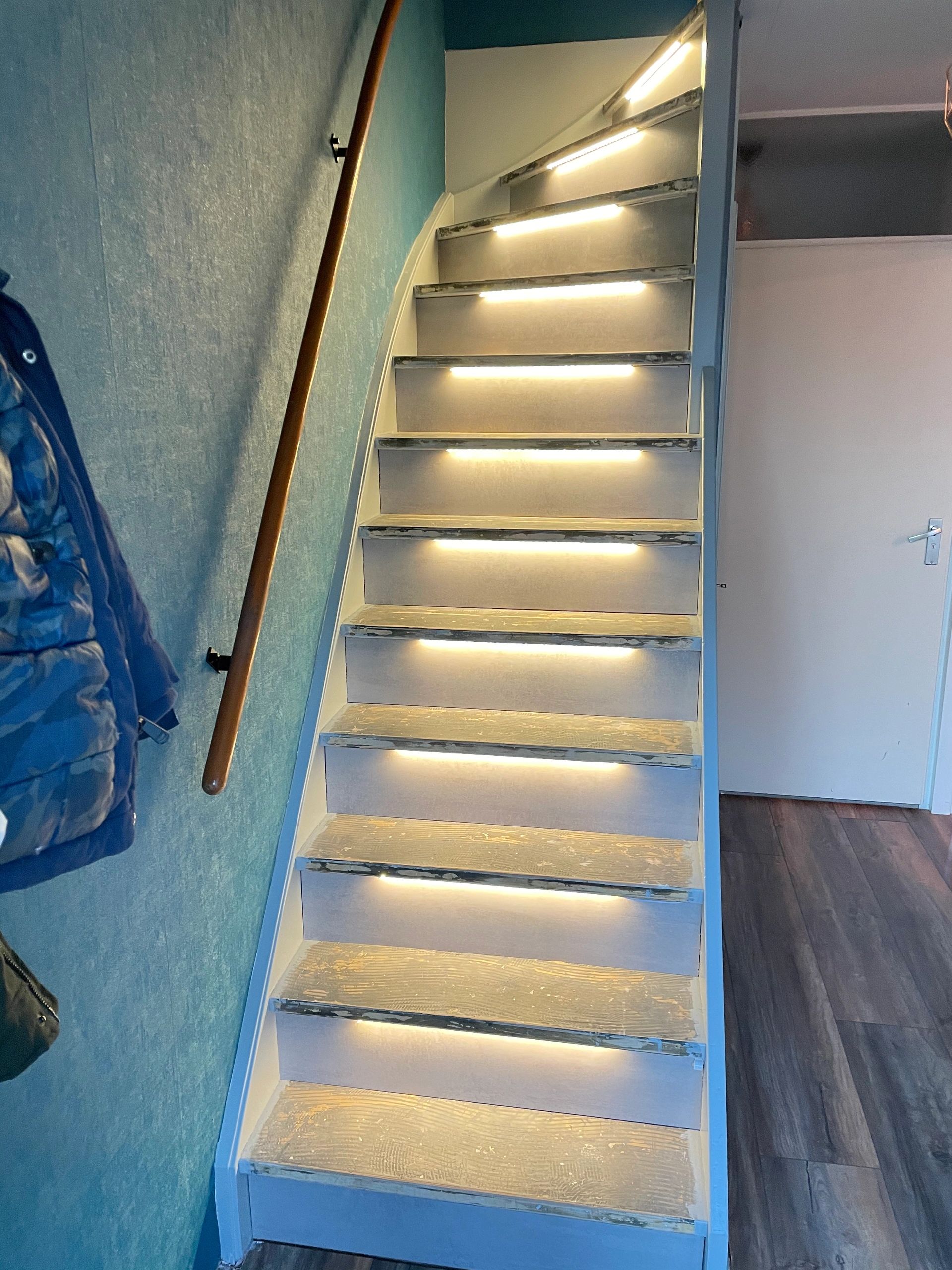 EinzelneTreppenbeleuchtung LED Streifen Warmweiß