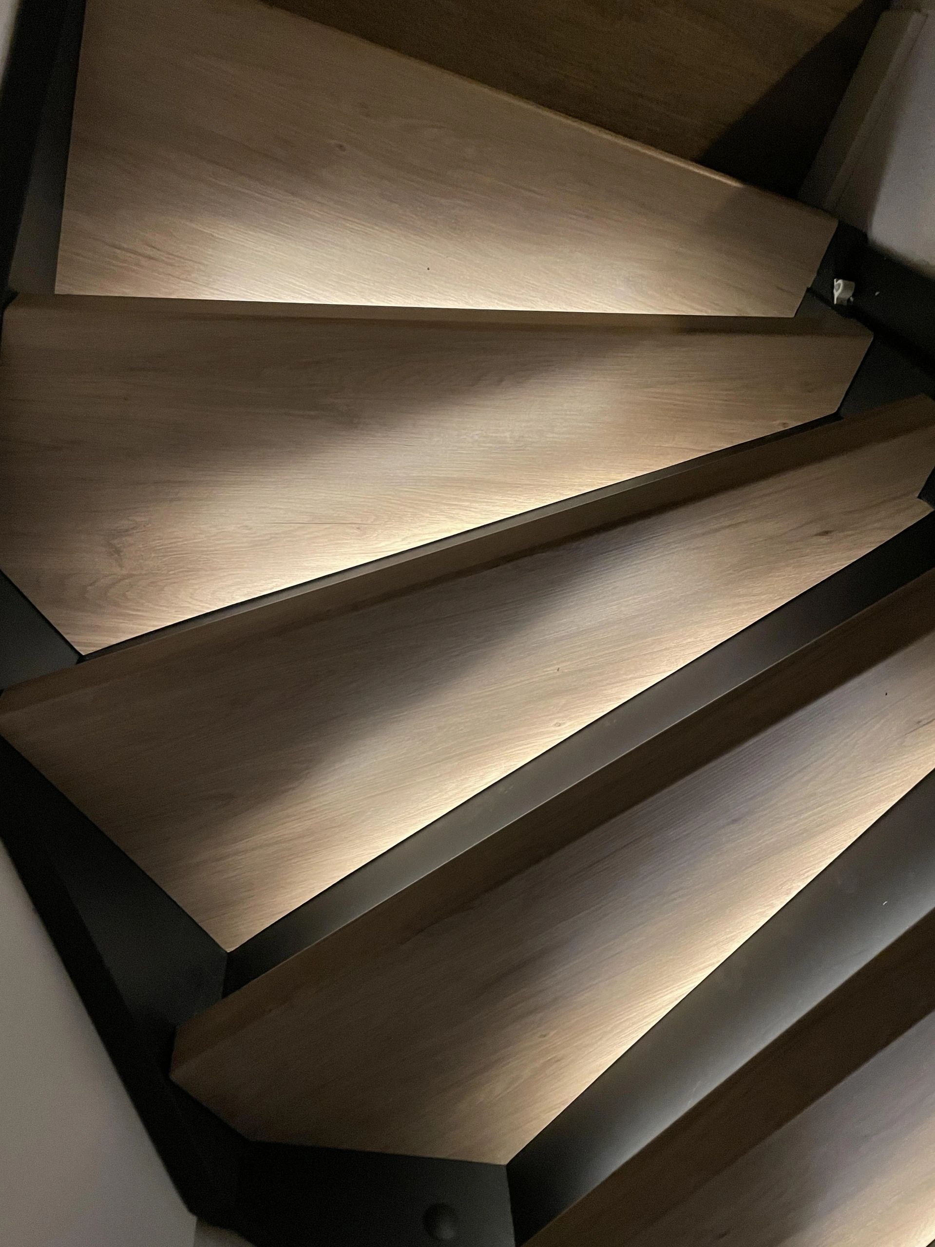 EinzelneTreppenbeleuchtung LED Streifen Warmweiß