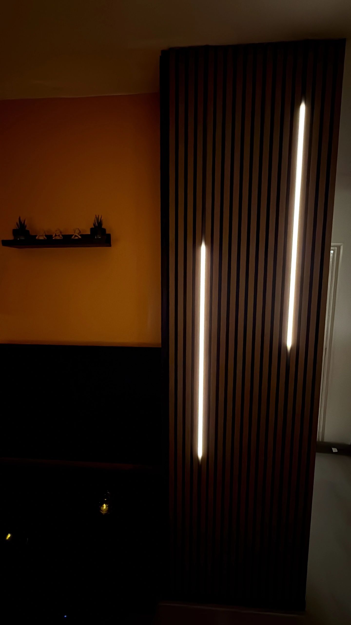 LED Streifen im flexiblen weißen Einbauprofil | Warmweiß | 7,5 Meter