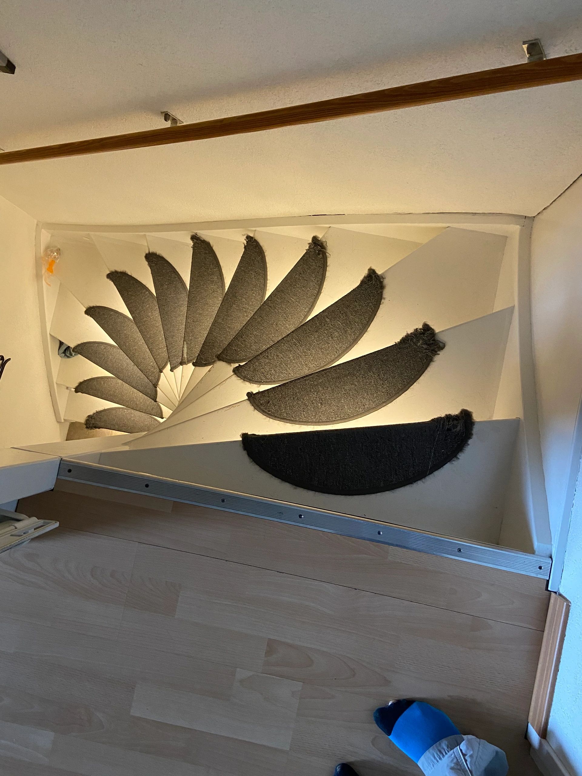 EinzelneTreppenbeleuchtung LED Streifen in Profil Warmweiß