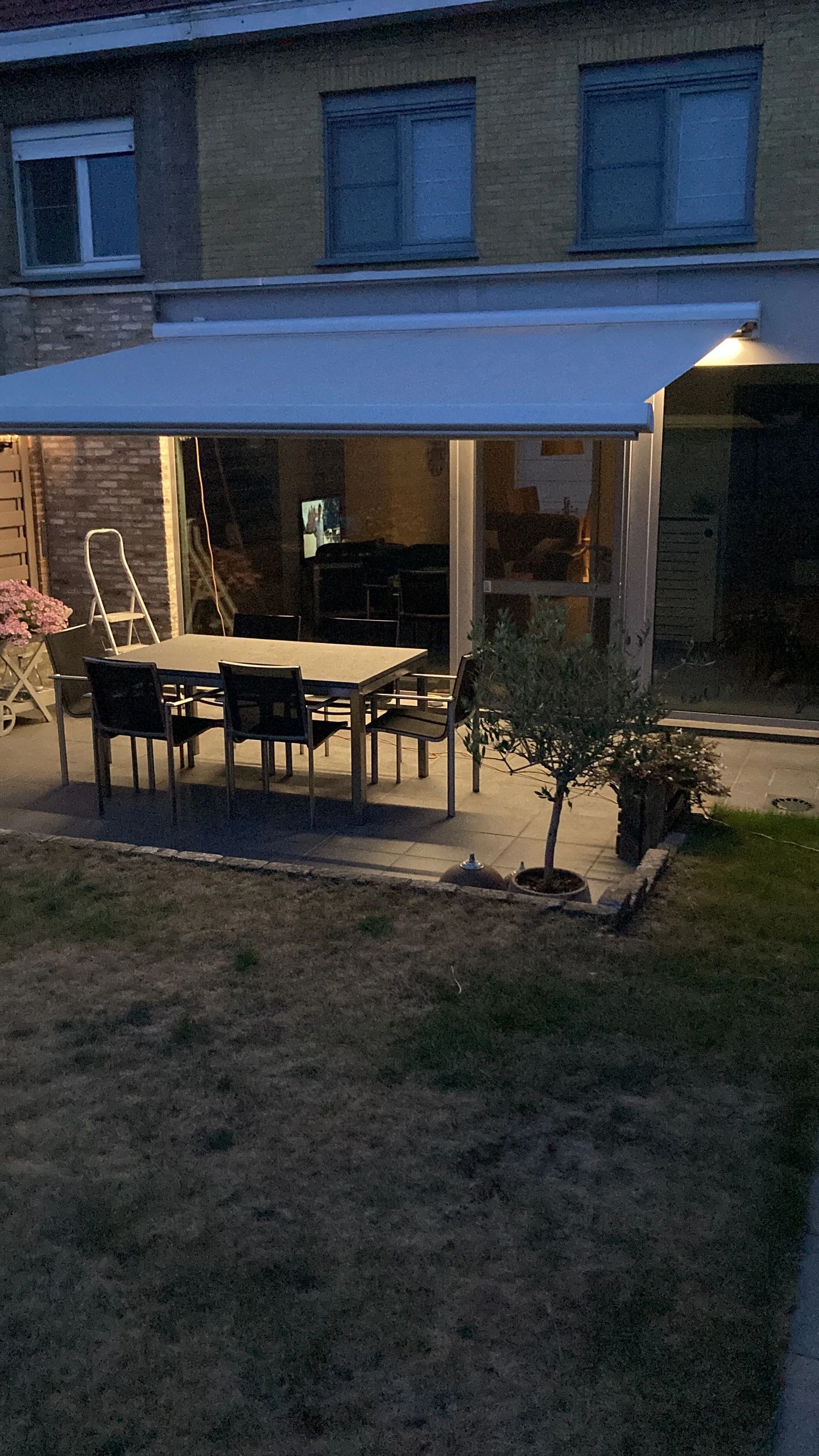 LED Streifen Profil breit Aufbau niedrig 4 Meter