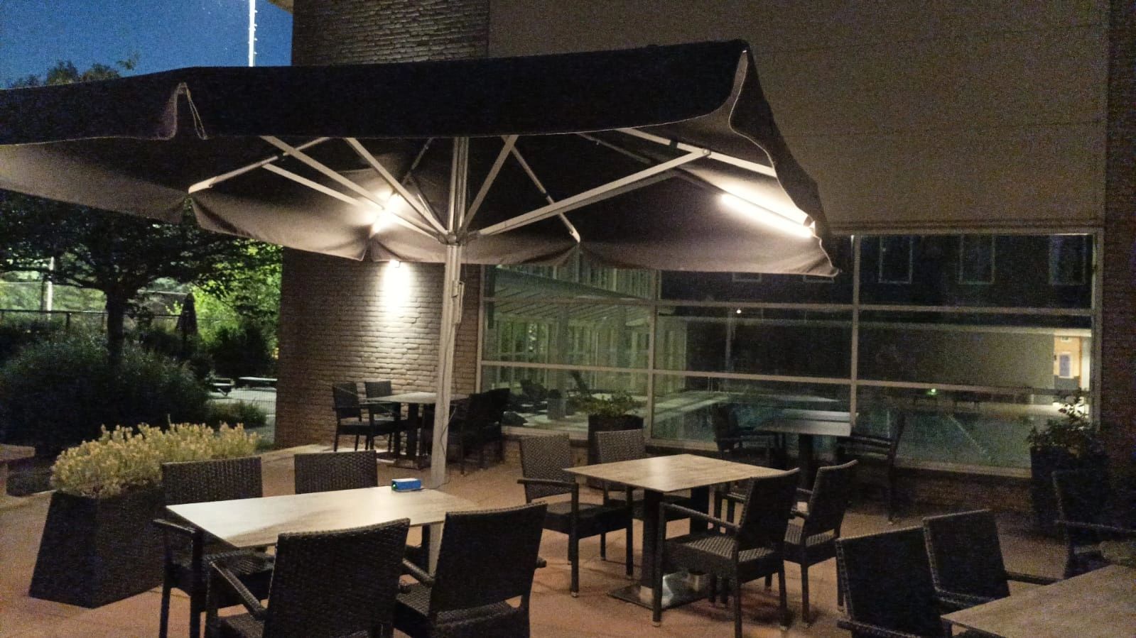 Sonnenschirmbeleuchtung LED Streifen Set Warmweiß - 4 LED Streifen mit Batterie