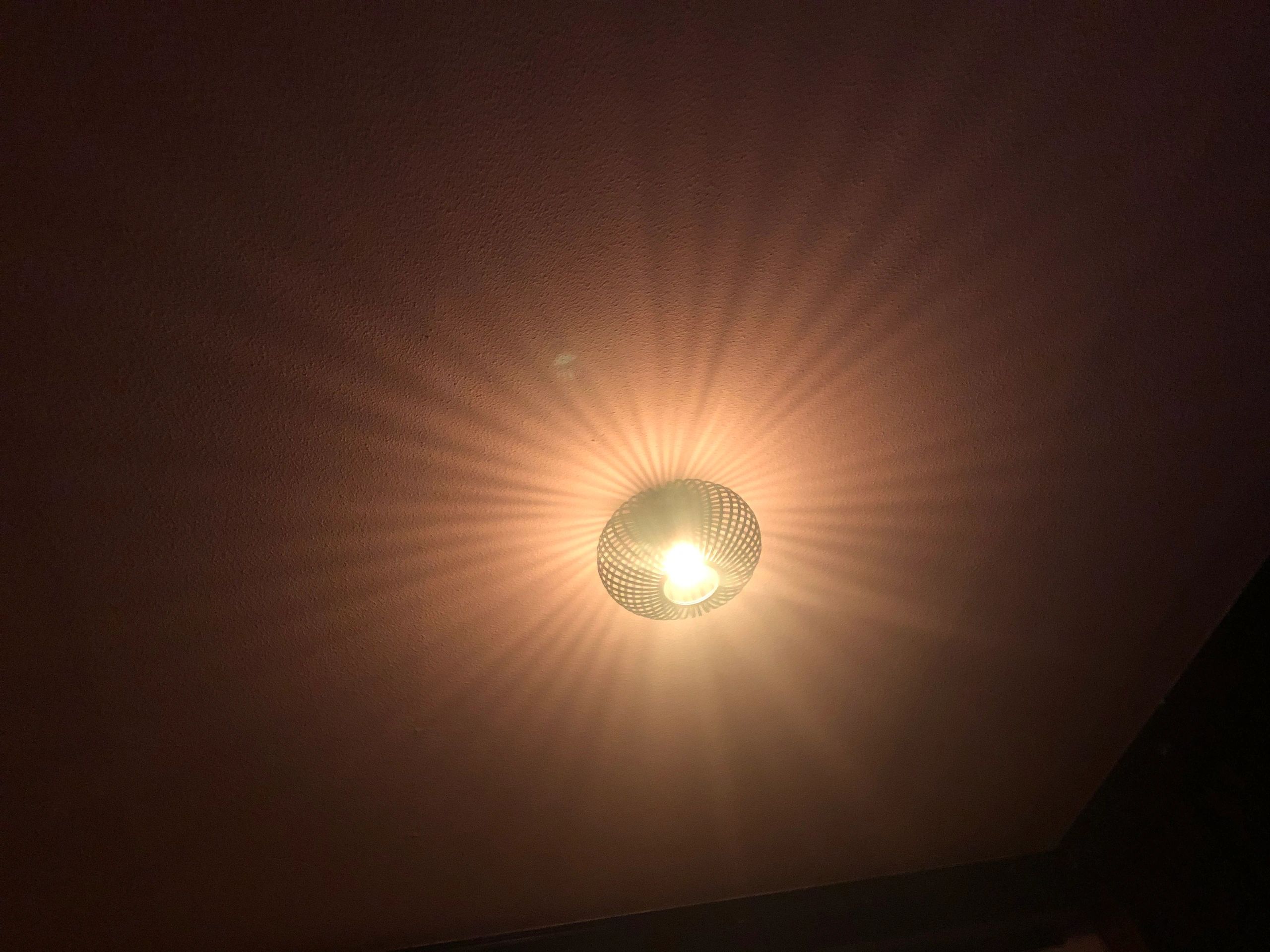RGBWW LED Lampe mit Fernbedienung 6W E27 1 bis 4 Lampen