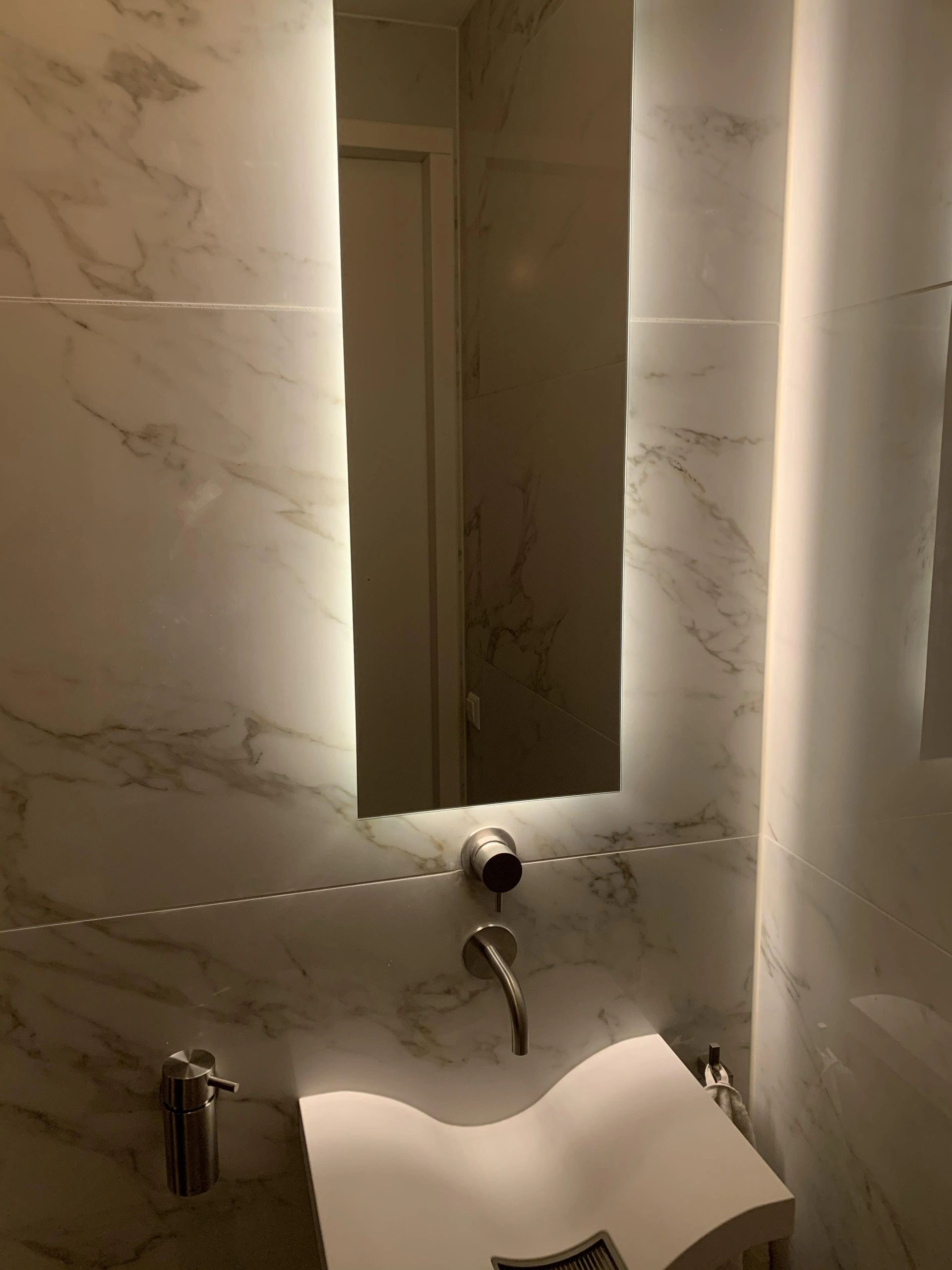 Aluminium LED Streifen Profil Aufbau 2M - 7 mm hoch - komplett mit Abdeckkappe