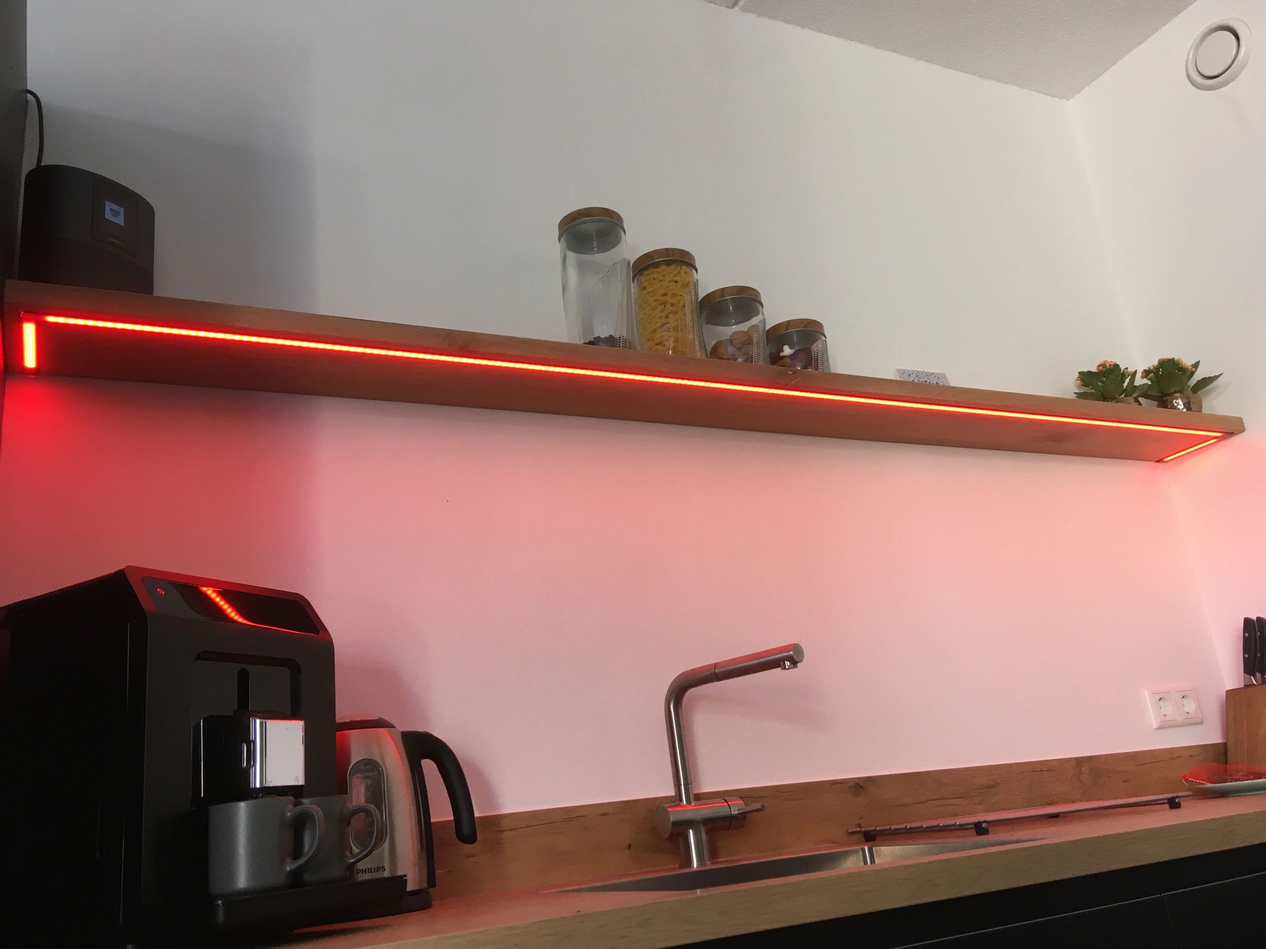 20 Meter komplettes RGBW -LED -Streifen mit Zigbee -Steuerung