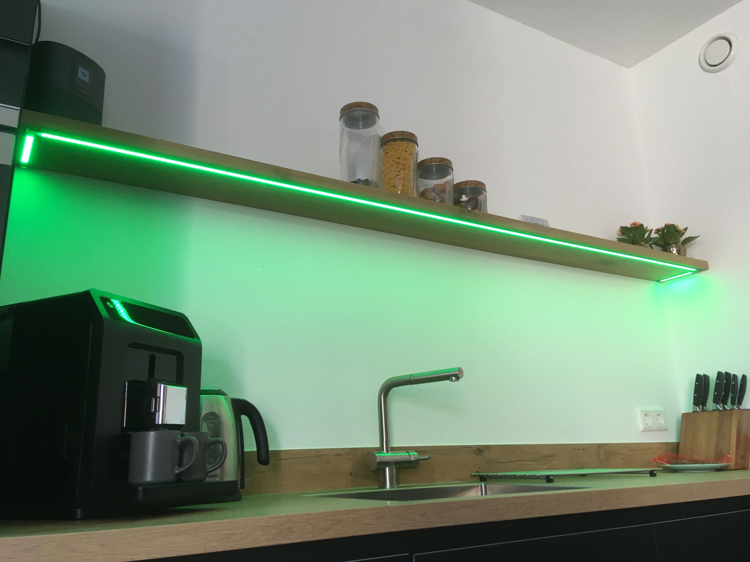 20 Meter komplettes RGBW -LED -Streifen mit Zigbee -Steuerung