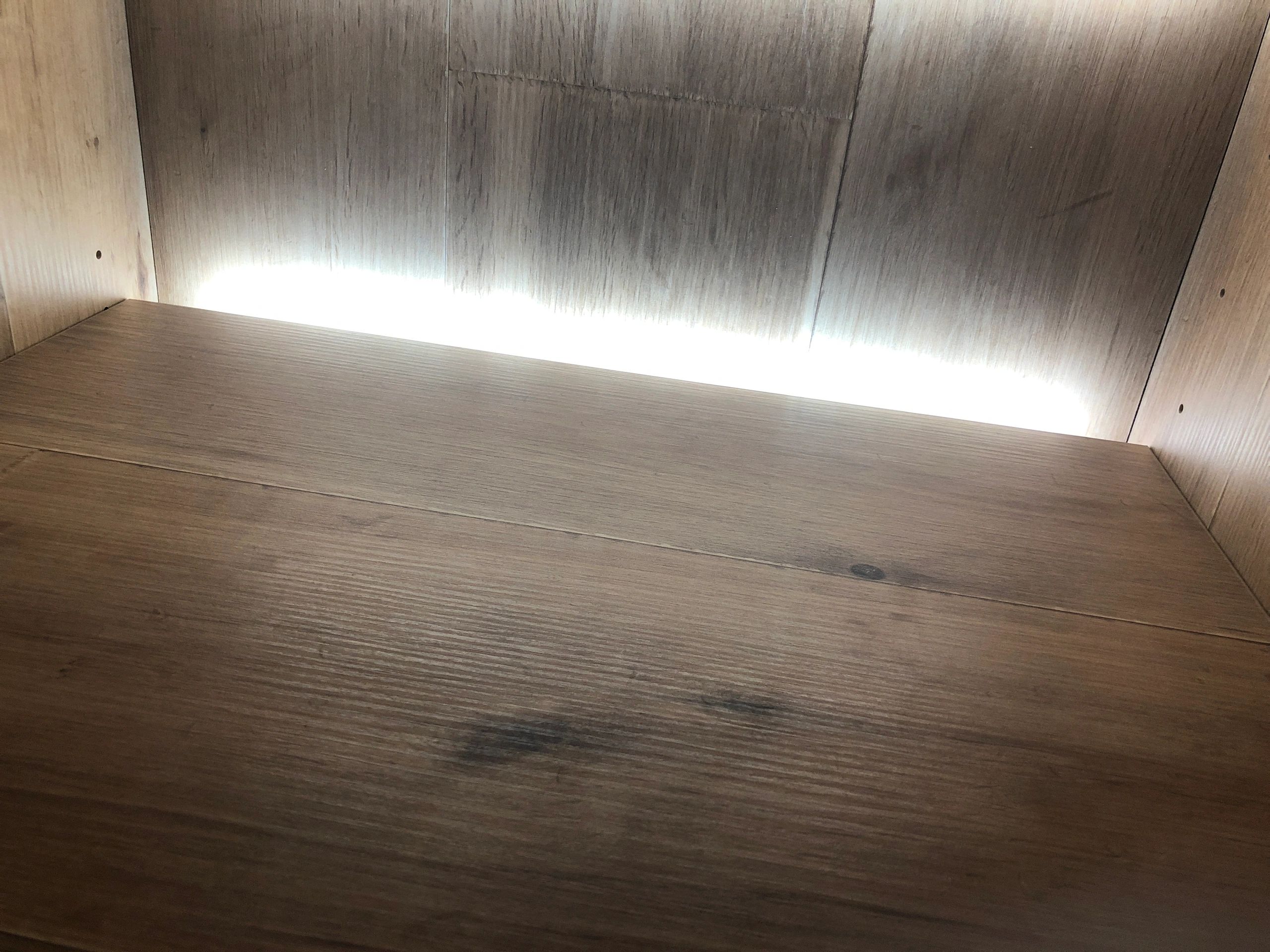 LED Streifen Aufbauprofil tiefes Modell - komplett mit Abschlusskappe 1,5 Meter 7 mm hoch