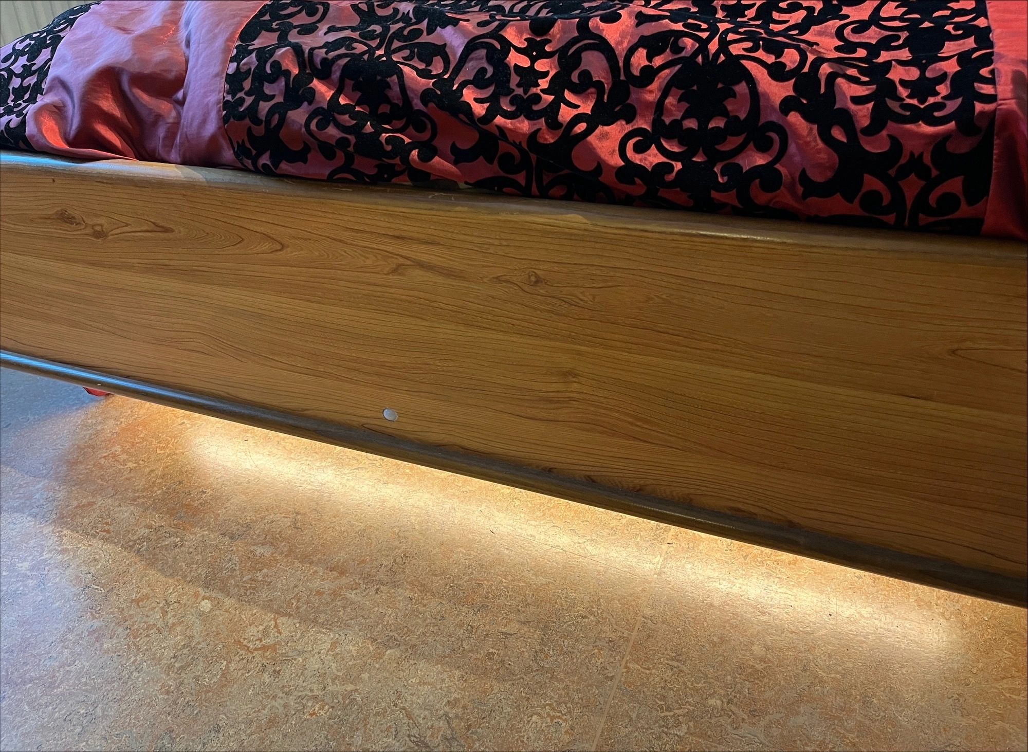 Bettbeleuchtung 1 Seite komplettes Set 1 Meter LED Streifen Warmweiß mit Bewegungssensor und Eckprofil