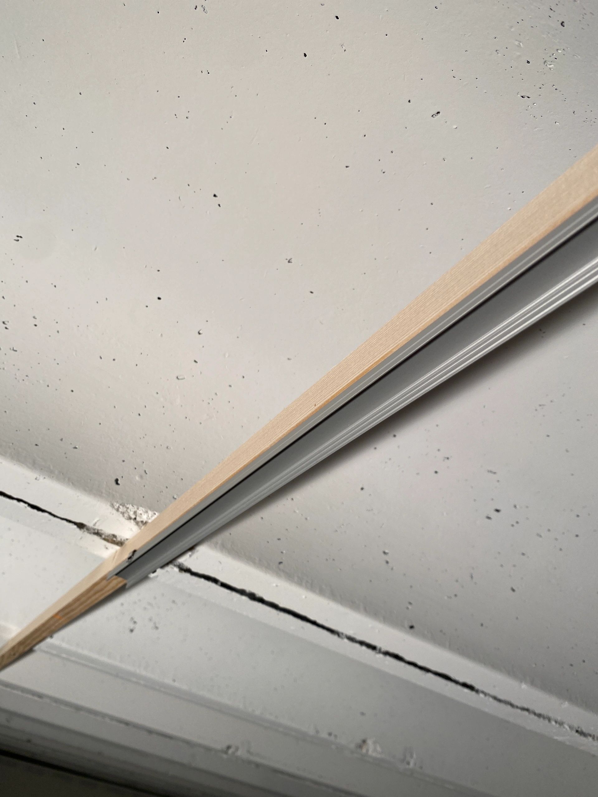 Aluminium LED Streifen Profil Aufbau 4M - 7 mm hoch - komplett mit Abdeckkappe