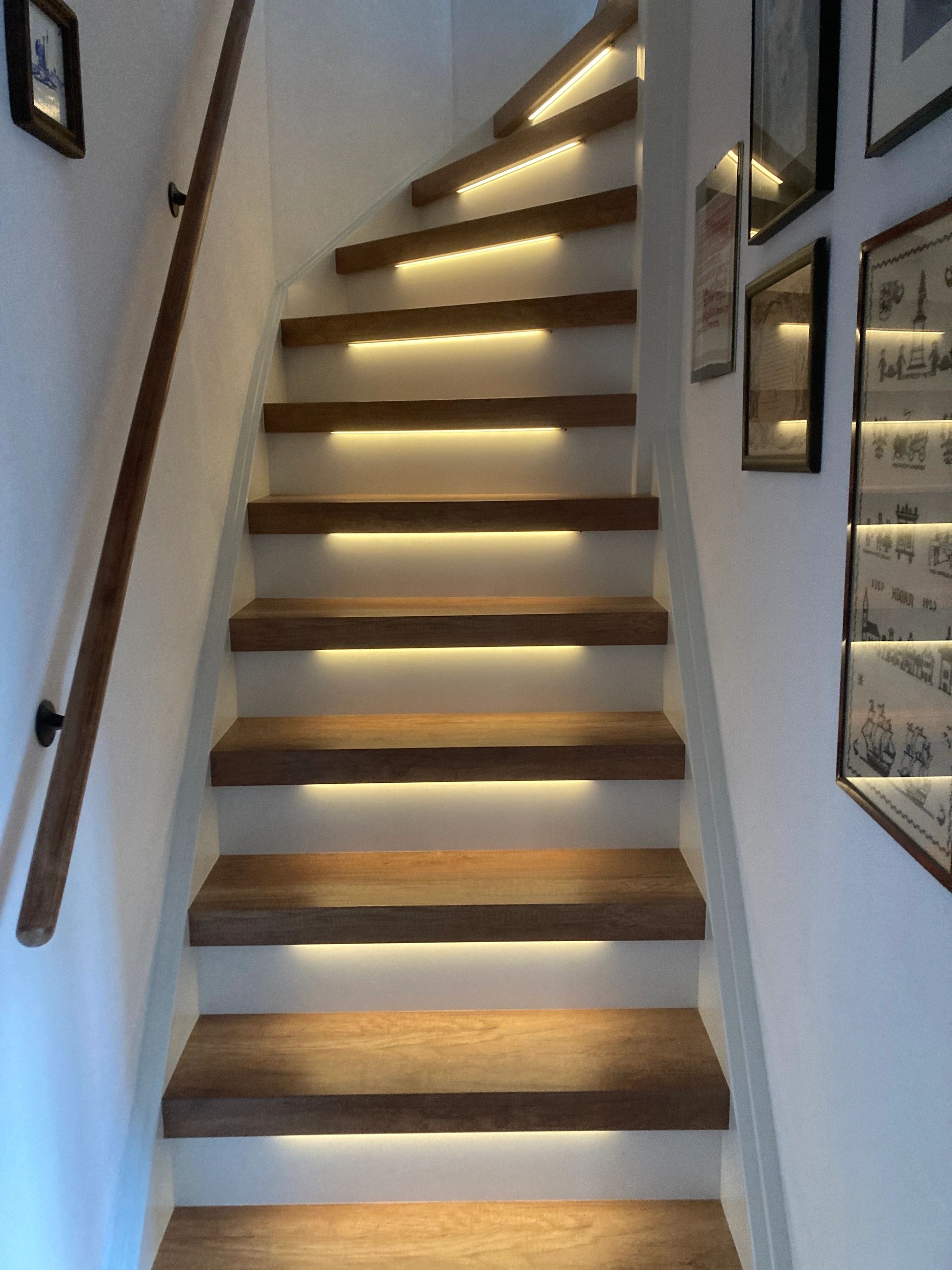 Treppenbeleuchtung LED Streifen Warmweiß 130 CM – komplettes Set inklusiv Profil