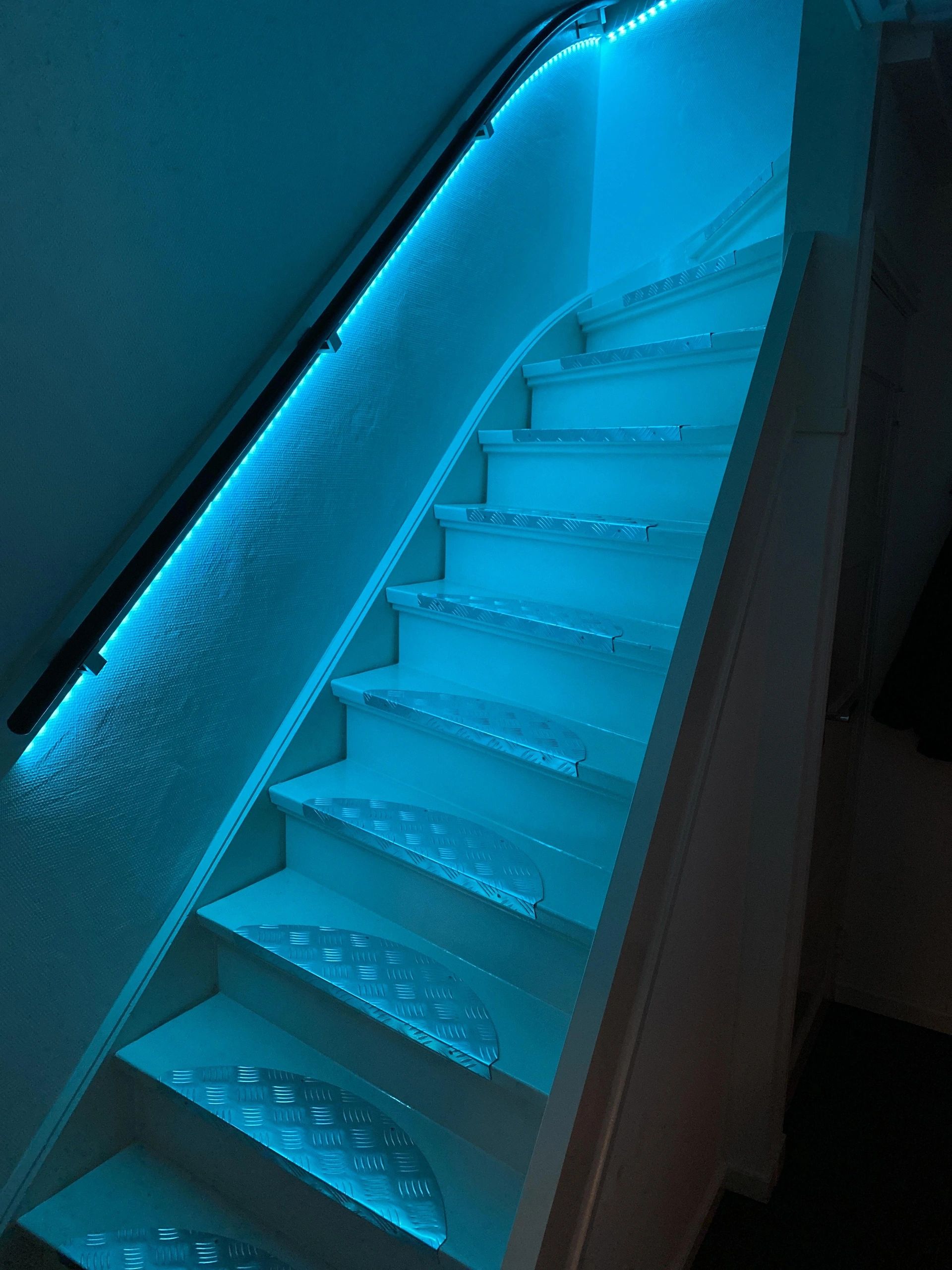 Einzelner Zigbee Steuerung für RGBWW LED Streifen zu bedienen mit der App