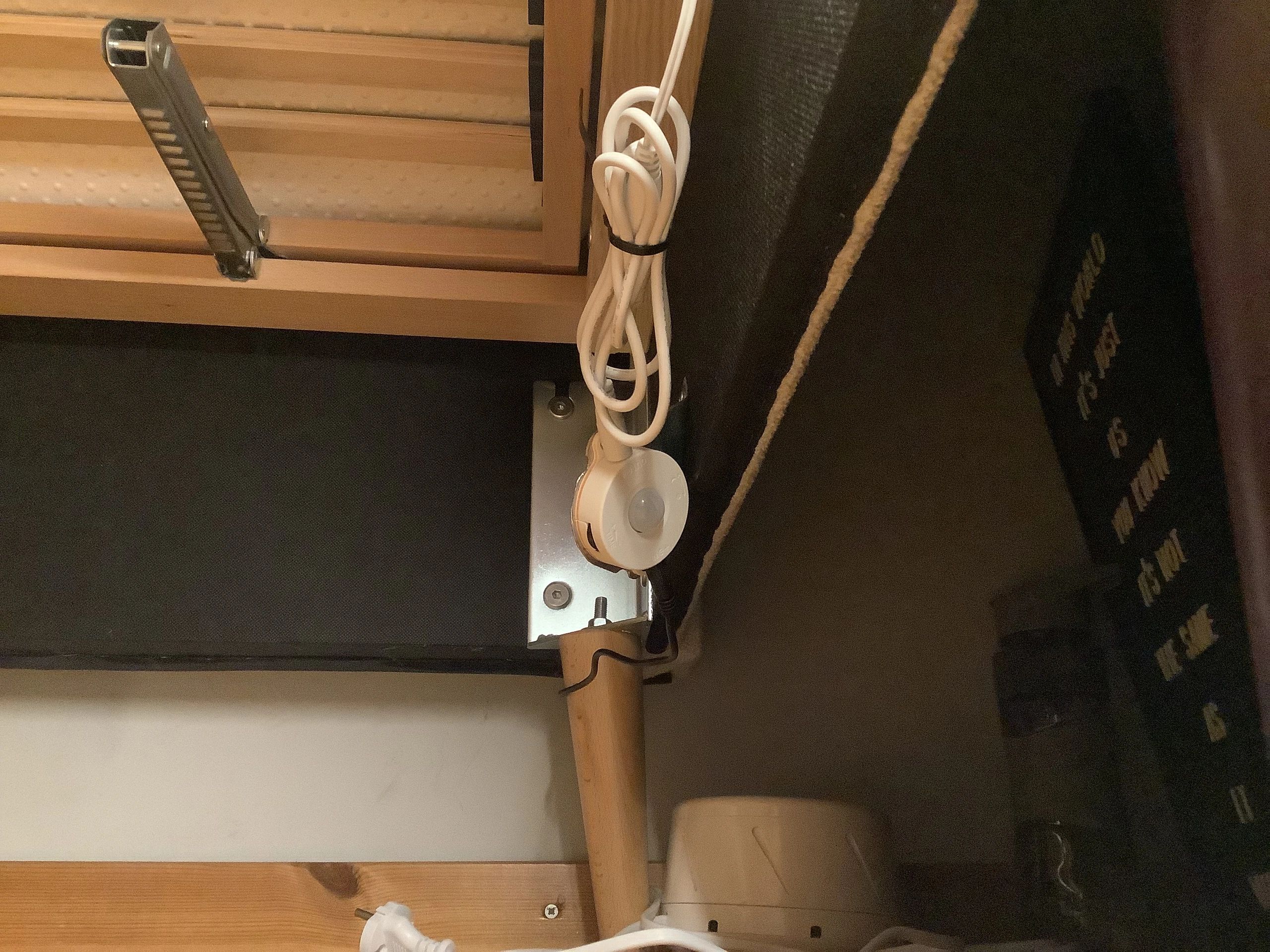 Bettbeleuchtung 1 Seite komplettes Set 1 Meter LED Streifen Warmweiß mit Bewegungssensor und Eckprofil