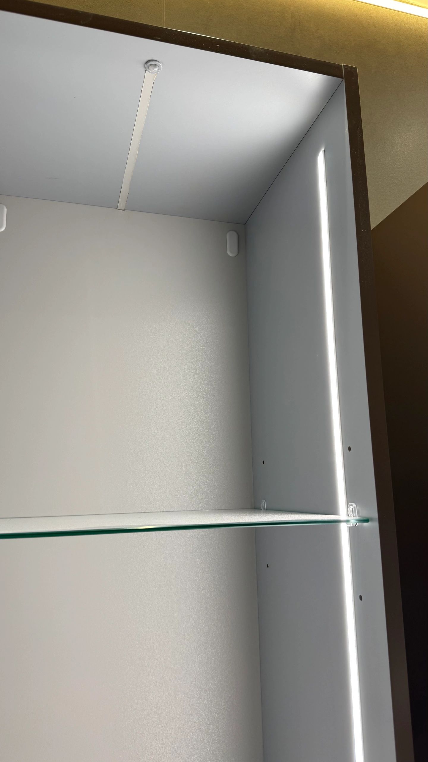 LED Streifen im flexiblen weißen Einbauprofil | Hellweiß | 4 Meter