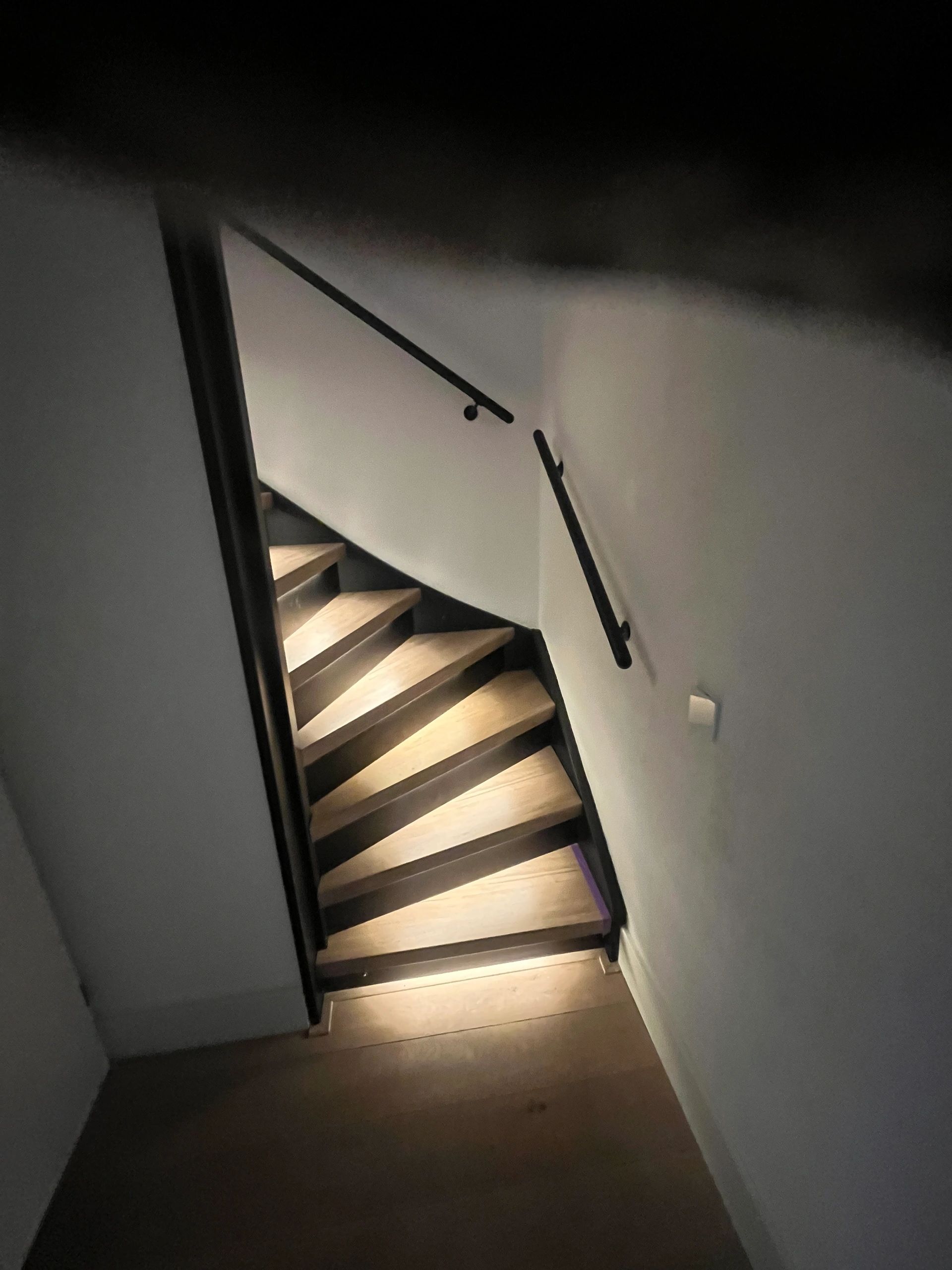 EinzelneTreppenbeleuchtung LED Streifen Warmweiß