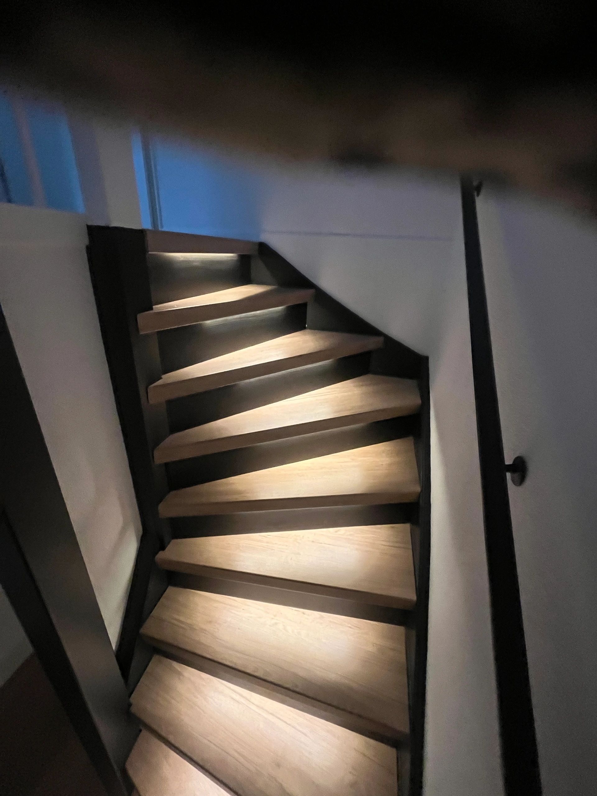 EinzelneTreppenbeleuchtung LED Streifen Warmweiß