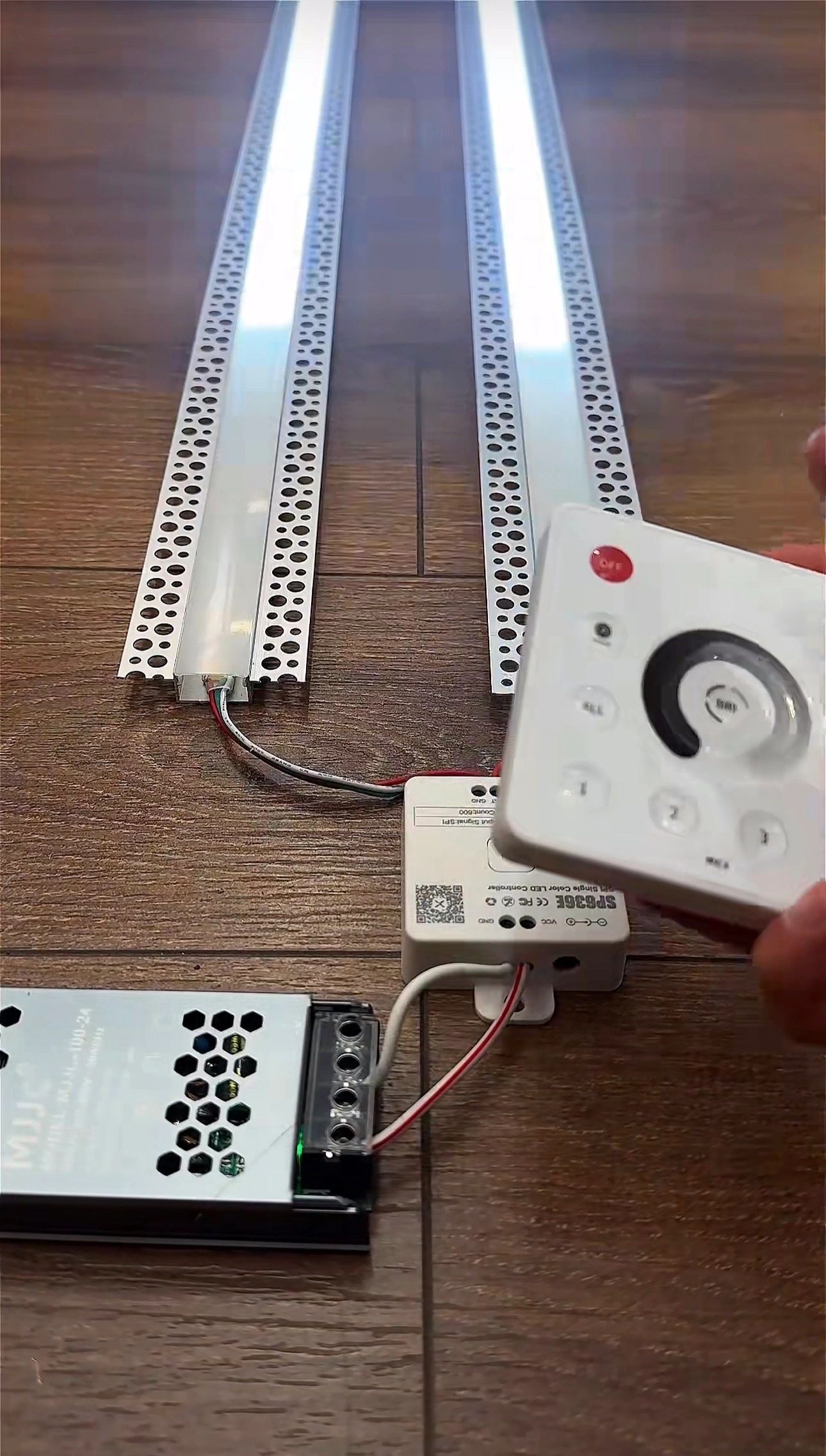 240W - 24V / 10A professionelle Stromversorgung für LED Streifen