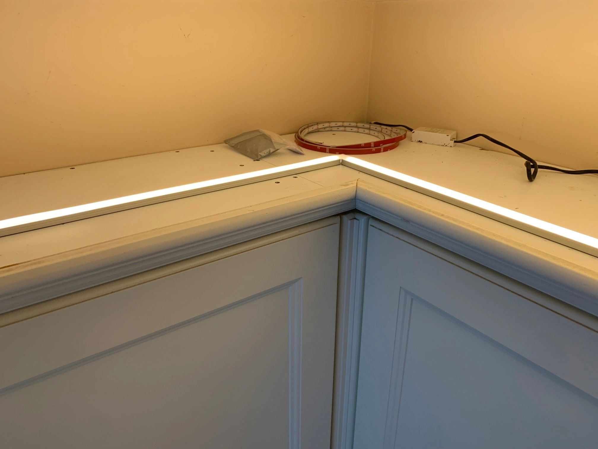 LED Streifen Profil breit Aufbau niedrig 4 Meter
