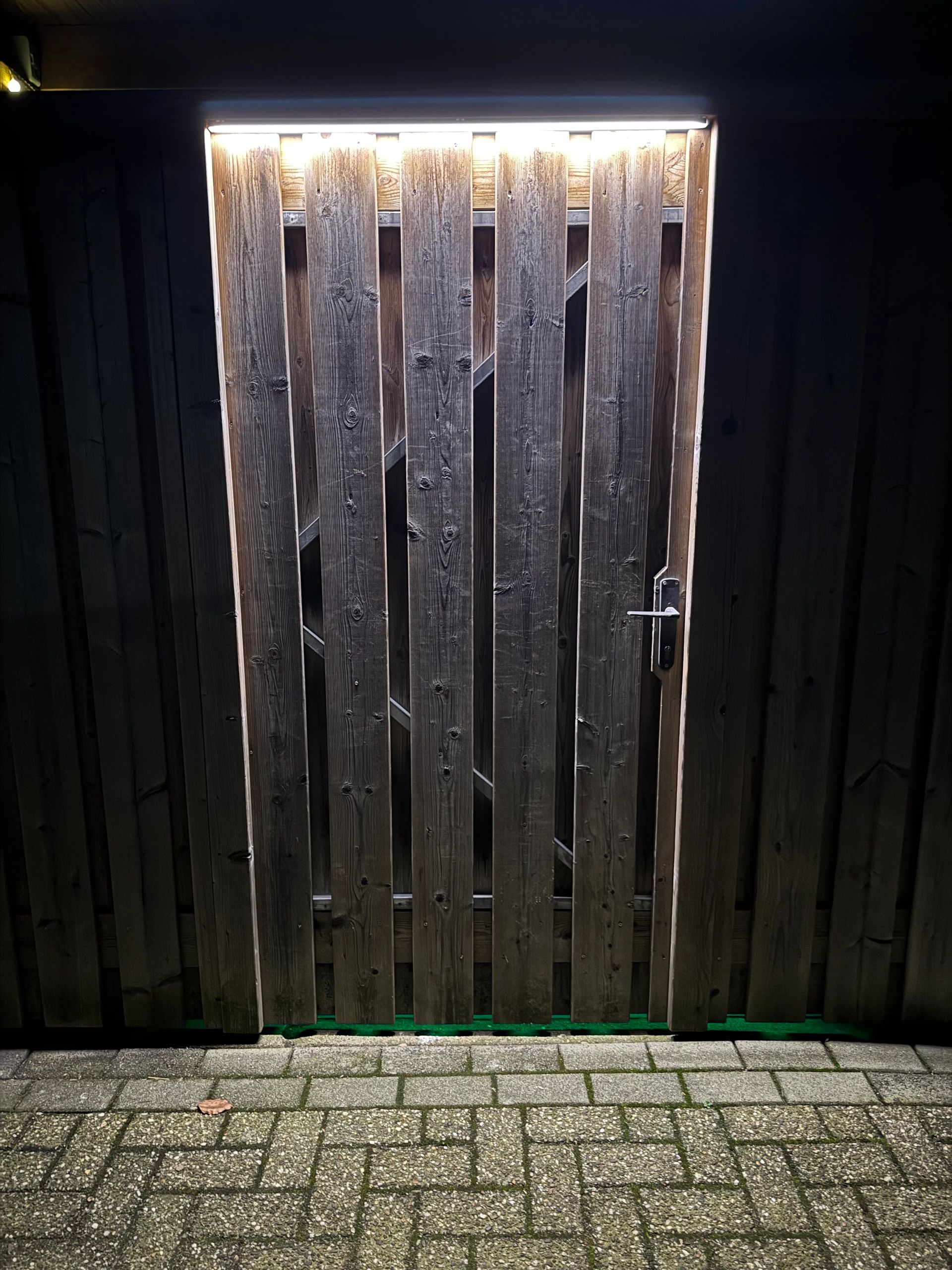 Led Streifen Profil breit Aufbau tiefes Modell - komplett inklusiv Abschlusskappe 1 Meter